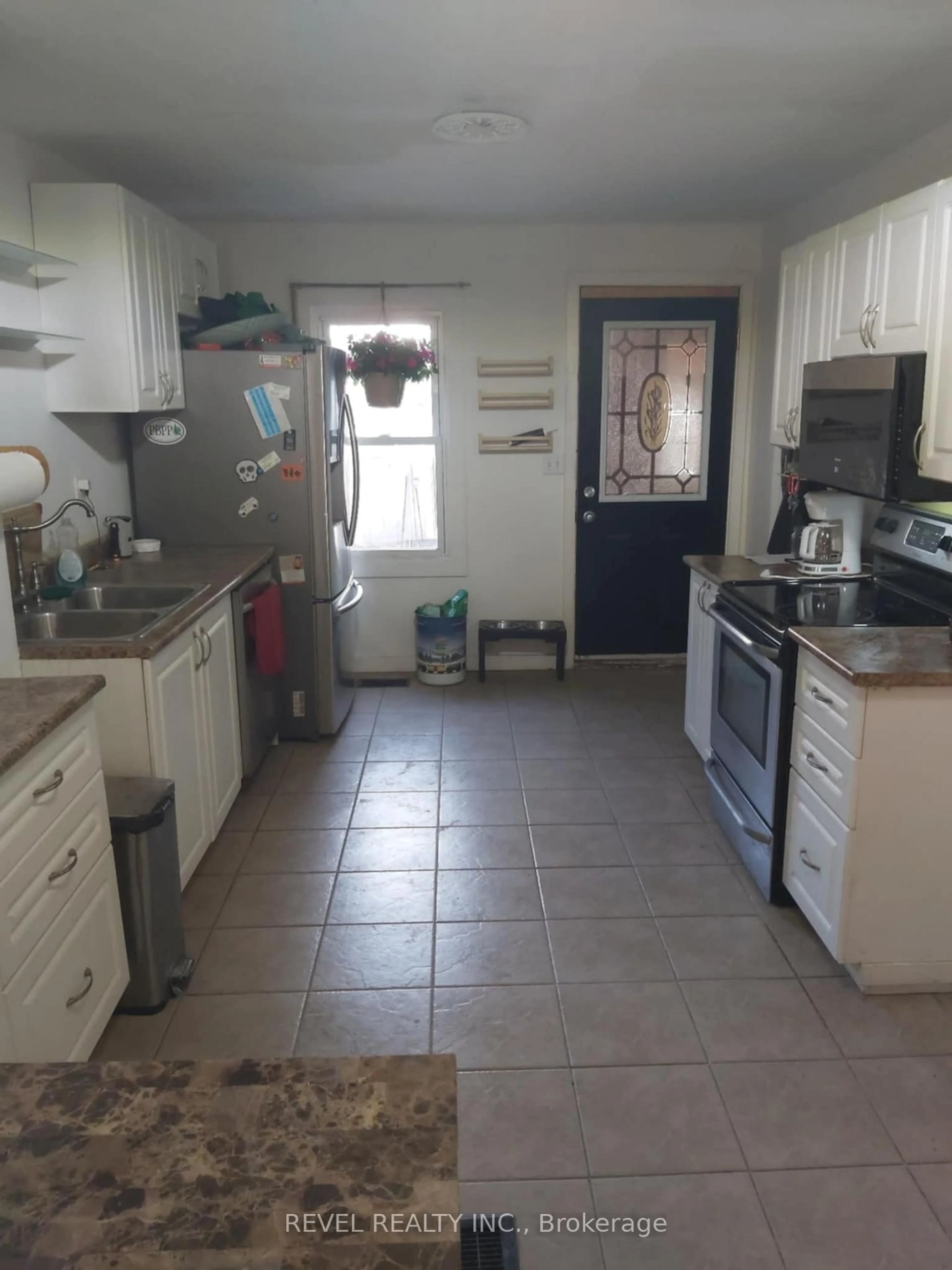 Standard kitchen, unknown for 82 Cambridge Ave, Hamilton Ontario L8H 1T6