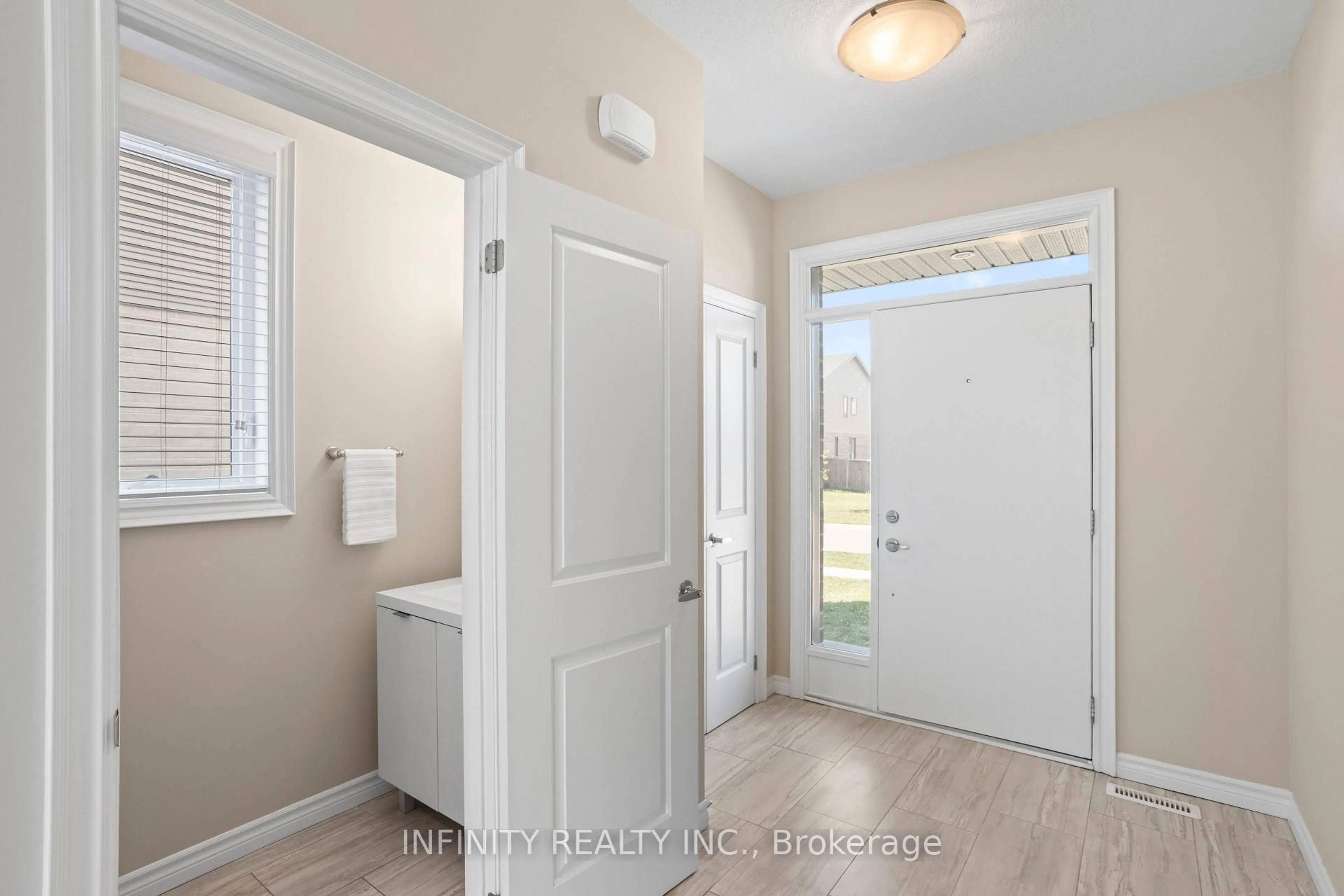 Indoor entryway for 2018 Clayridge Way, London North Ontario N6G 0V3