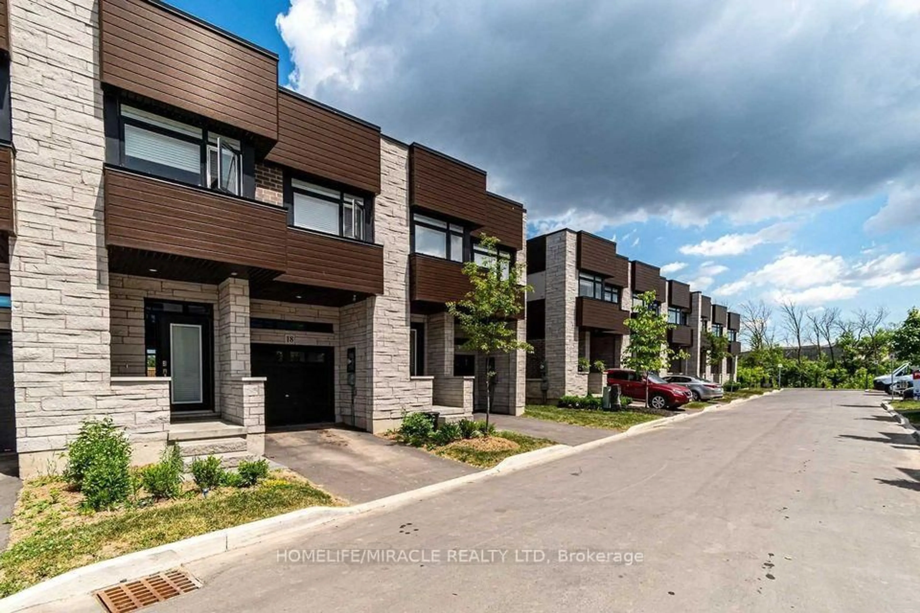 Home with brick exterior material, street for 35 Midhurst Hts #19, Hamilton Ontario L8J 0K9