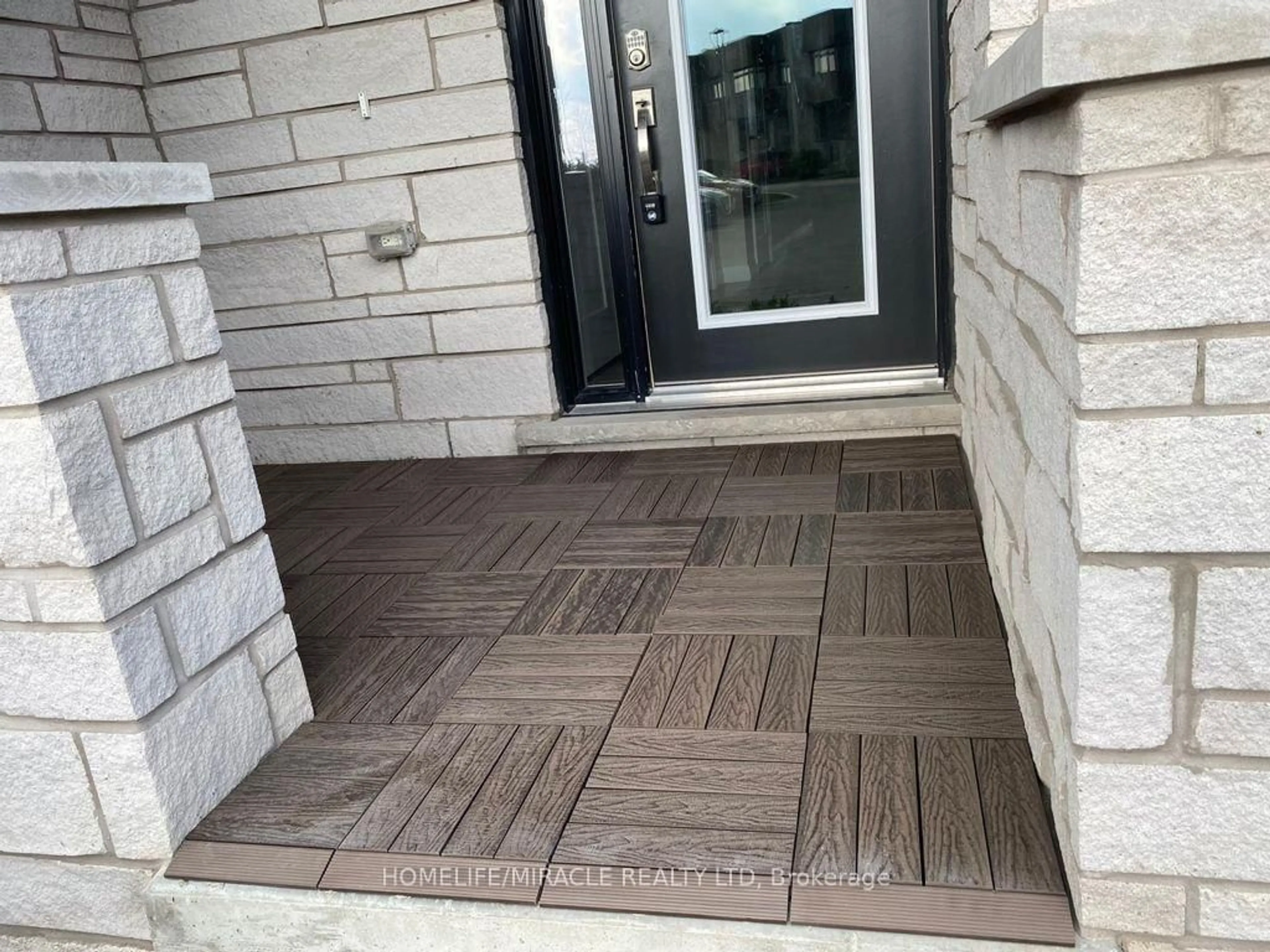 Patio, street for 35 Midhurst Hts #19, Hamilton Ontario L8J 0K9