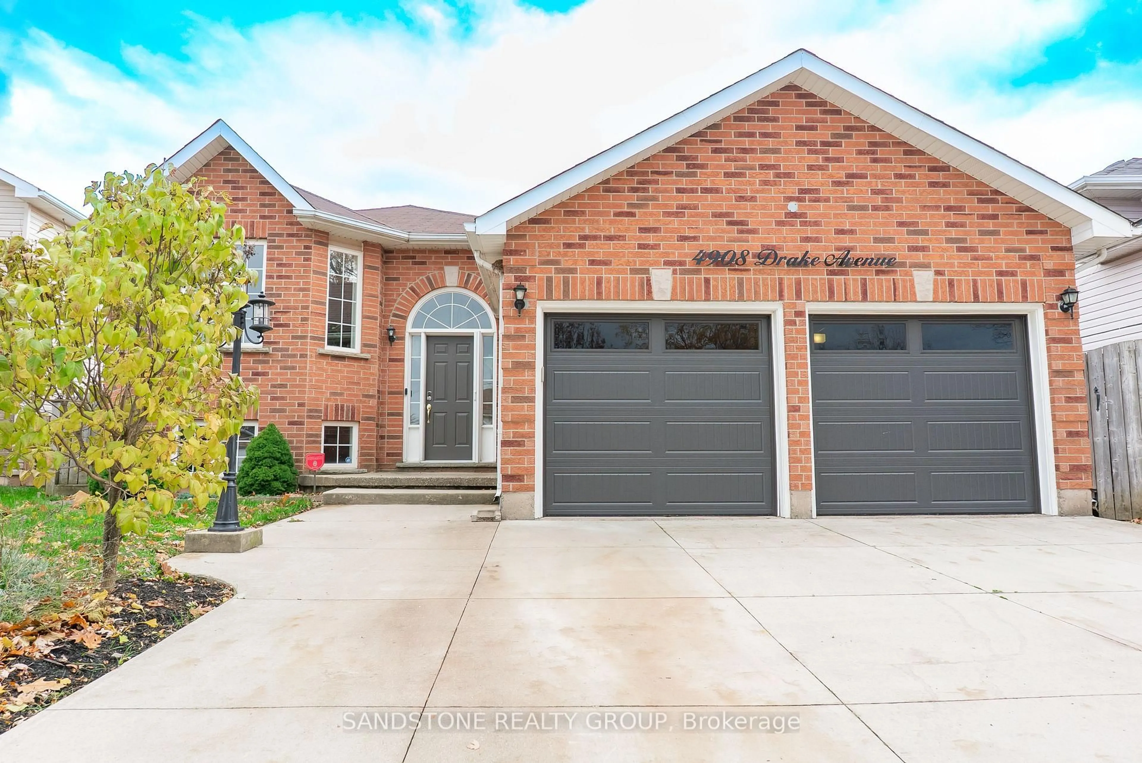 Home with brick exterior material, street for 4908 Drake Ave, Lincoln Ontario L3J 0E9