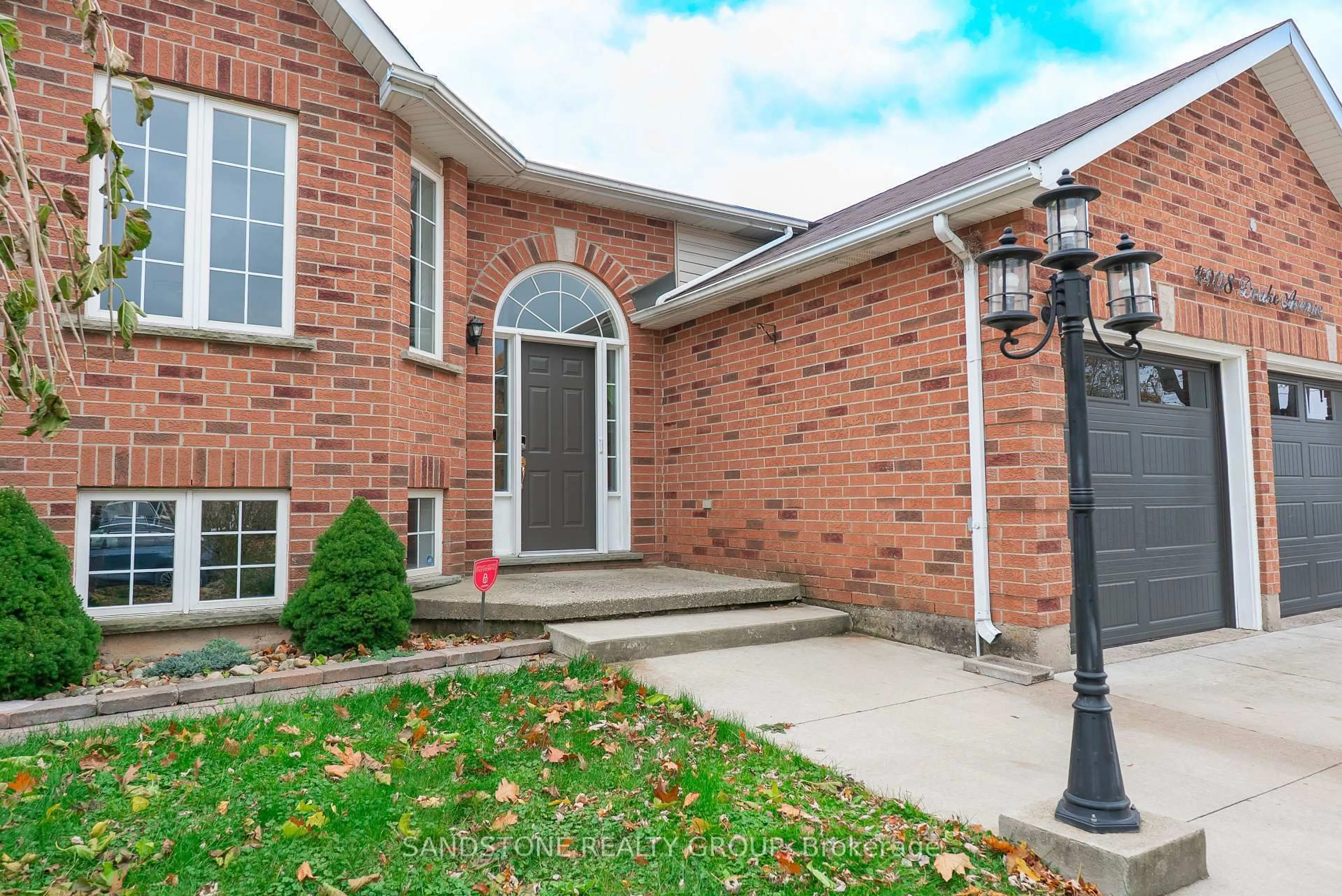 Home with brick exterior material, street for 4908 Drake Ave, Lincoln Ontario L3J 0E9