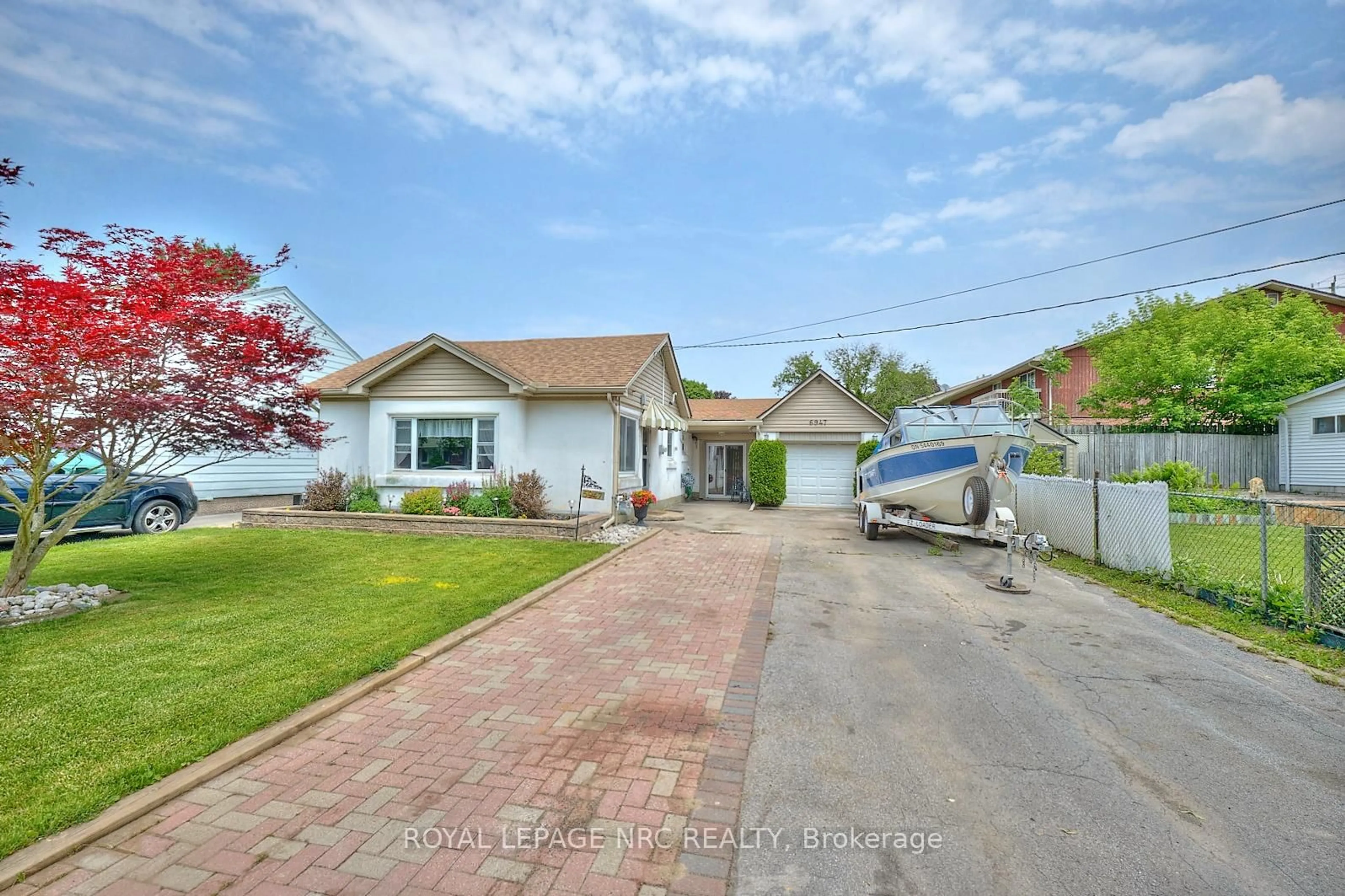 A pic from outside/outdoor area/front of a property/back of a property/a pic from drone, street for 6947 GARDEN St, Niagara Falls Ontario L2G 1H8