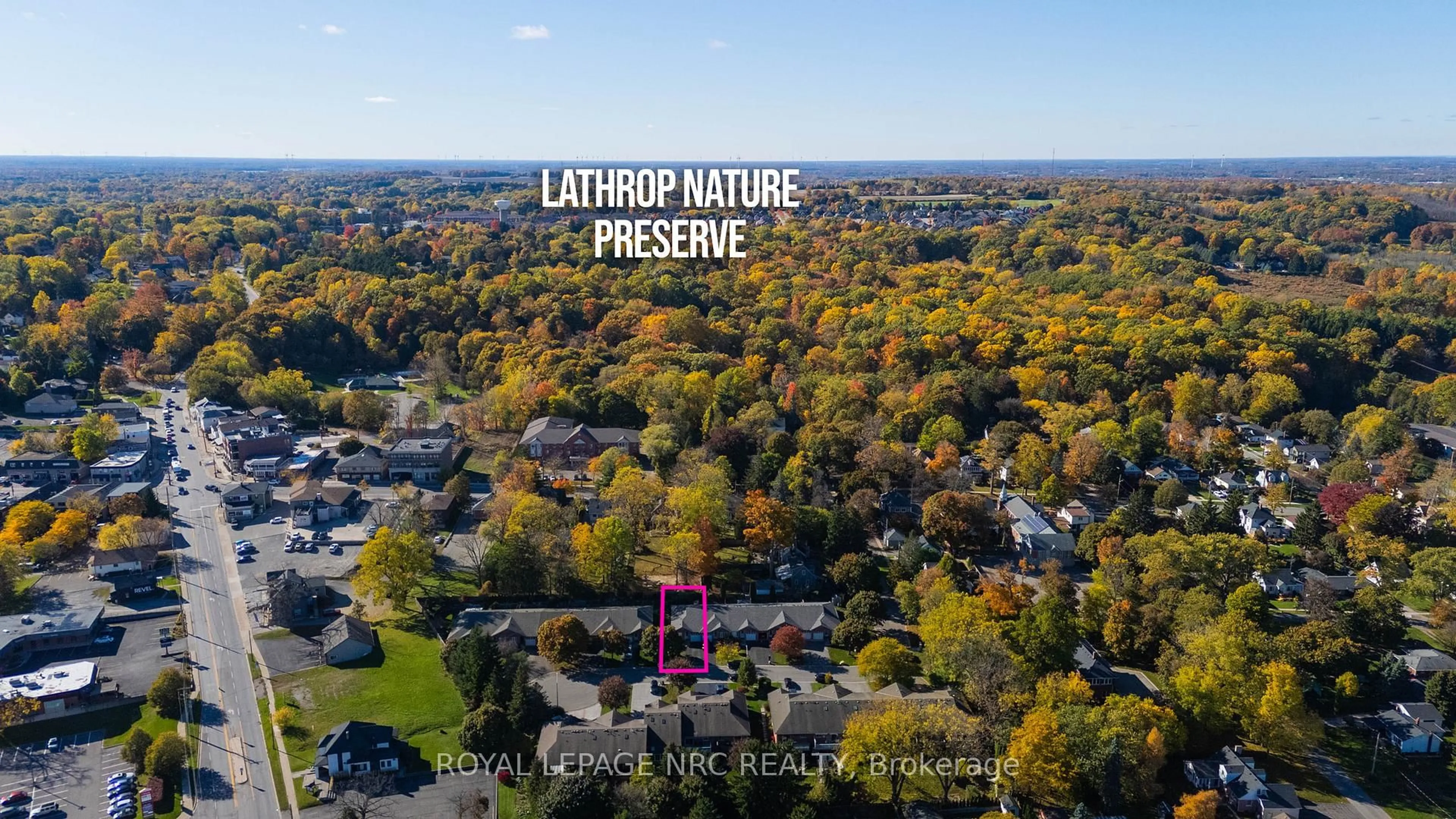 A pic from outside/outdoor area/front of a property/back of a property/a pic from drone, unknown for 12 Kinsman Crt, Pelham Ontario L3E 0L1