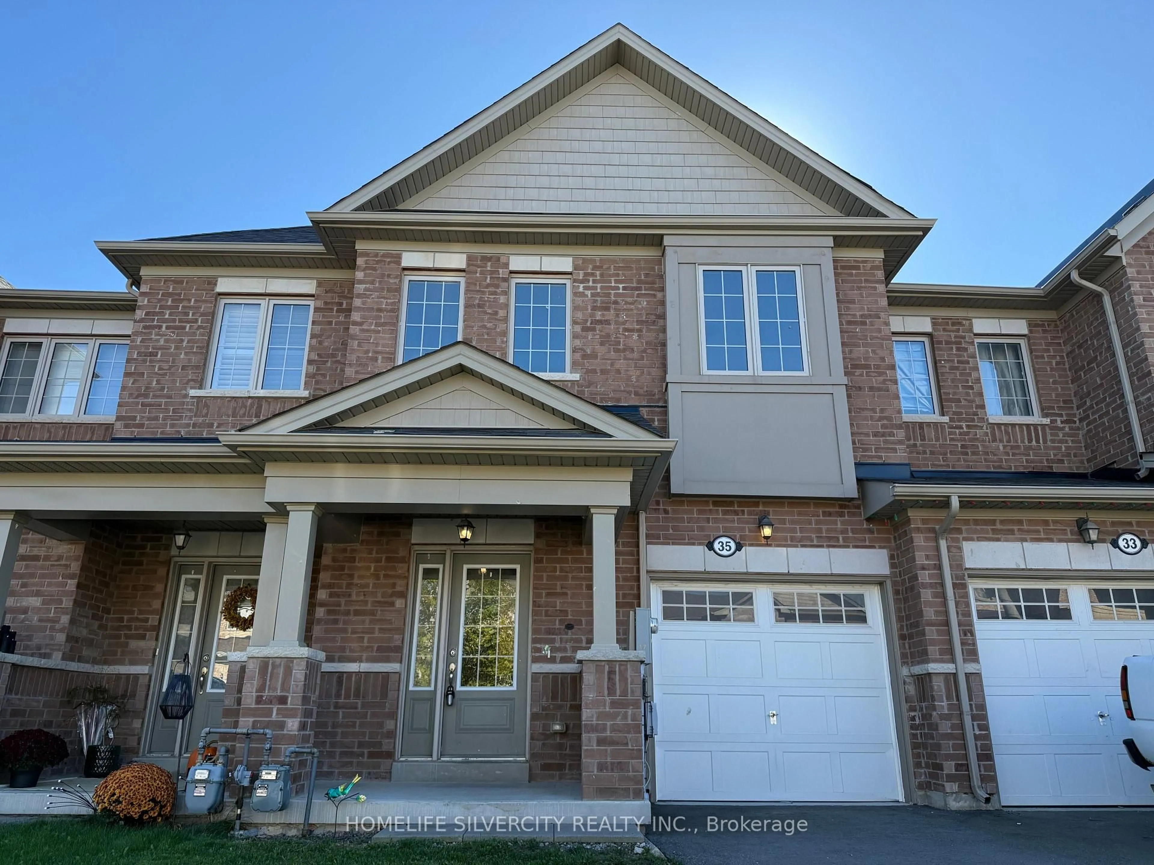 Home with brick exterior material, street for 35 Sparkle Dr, Thorold Ontario L2V 0H2
