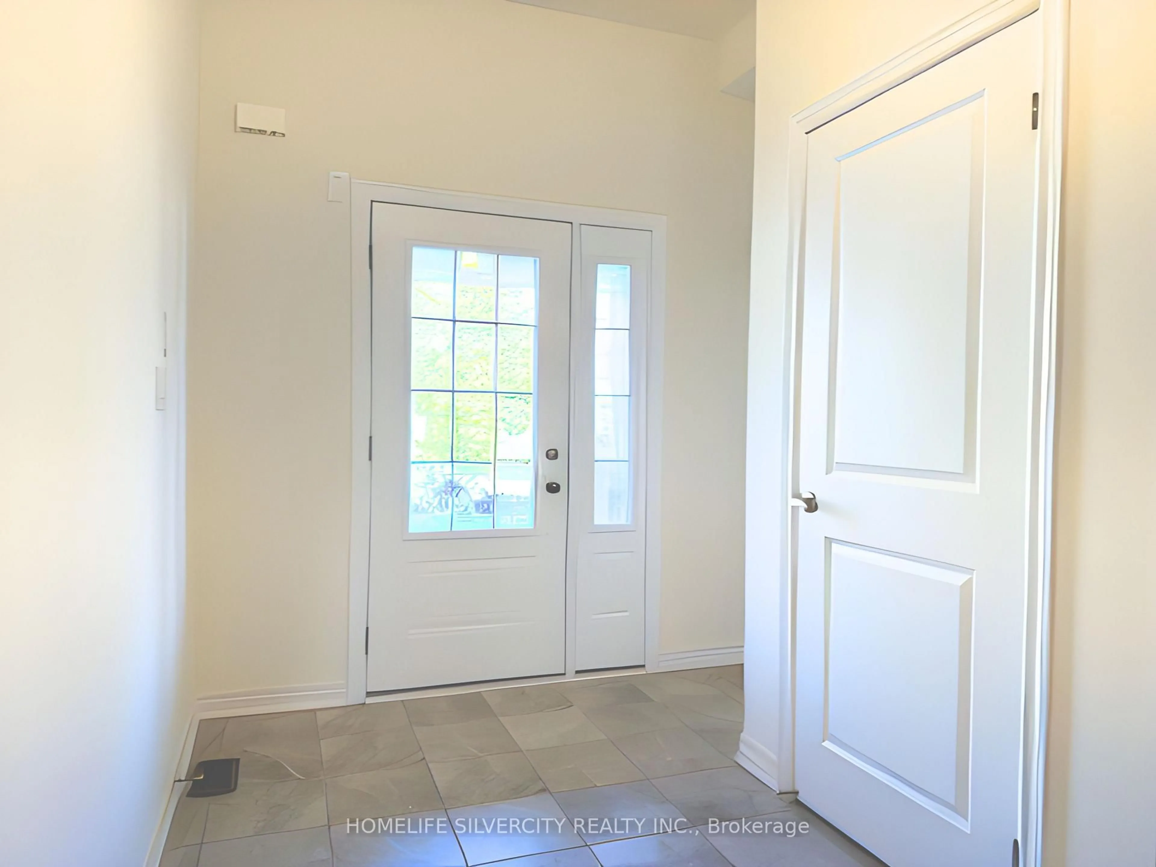 Indoor entryway for 35 Sparkle Dr, Thorold Ontario L2V 0H2