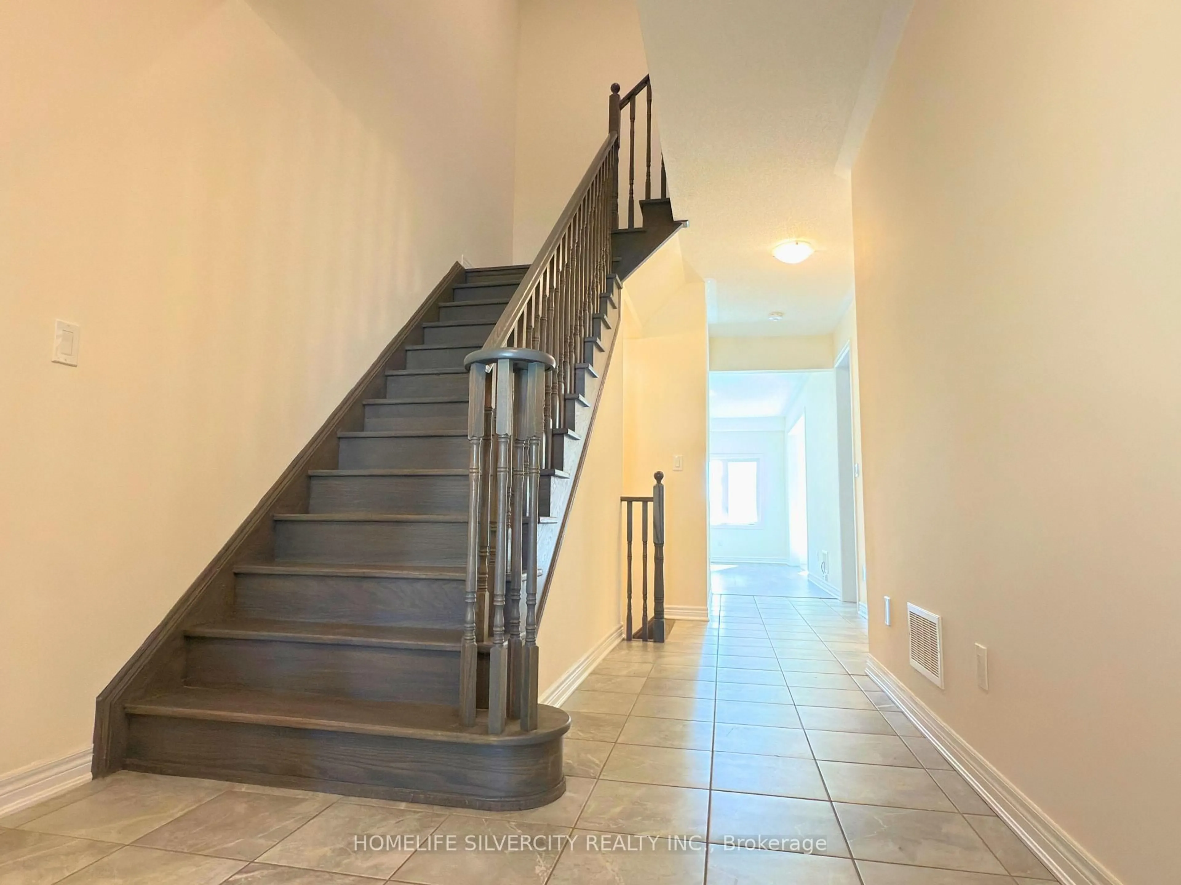 Unknown for 35 Sparkle Dr, Thorold Ontario L2V 0H2