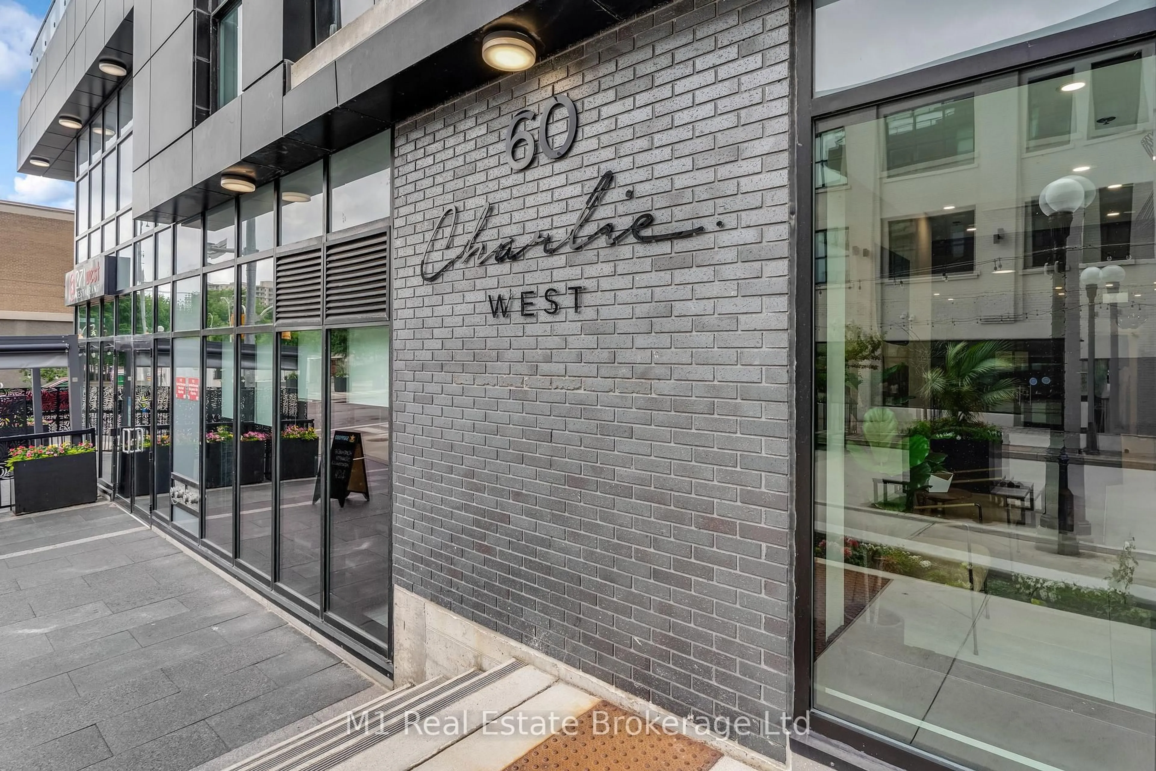 Indoor foyer for 60 Charles St #3001, Kitchener Ontario N2G 0C9