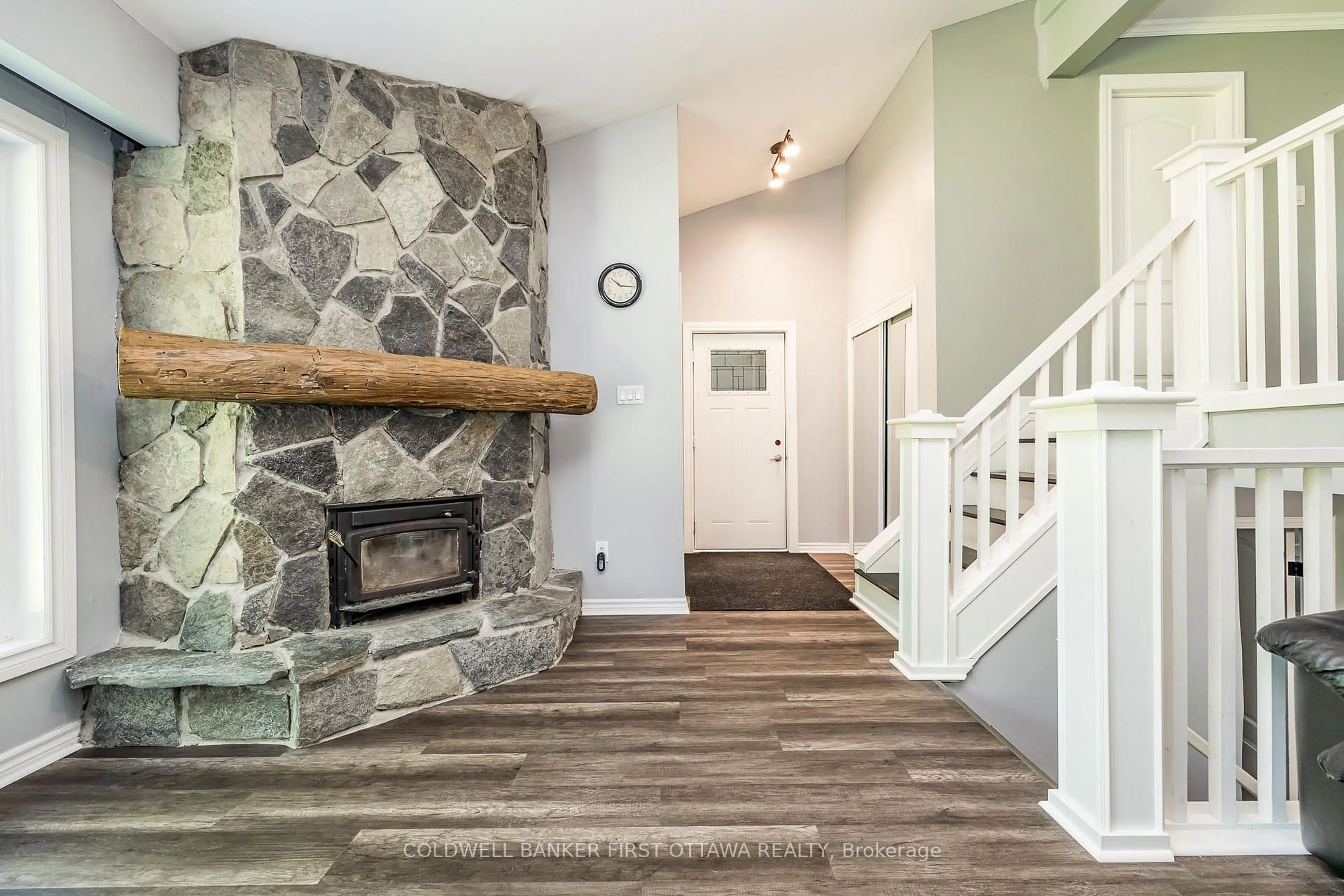 Indoor entryway for 6779 Roger Stevens Dr, Smiths Falls Ontario K7A 4S6