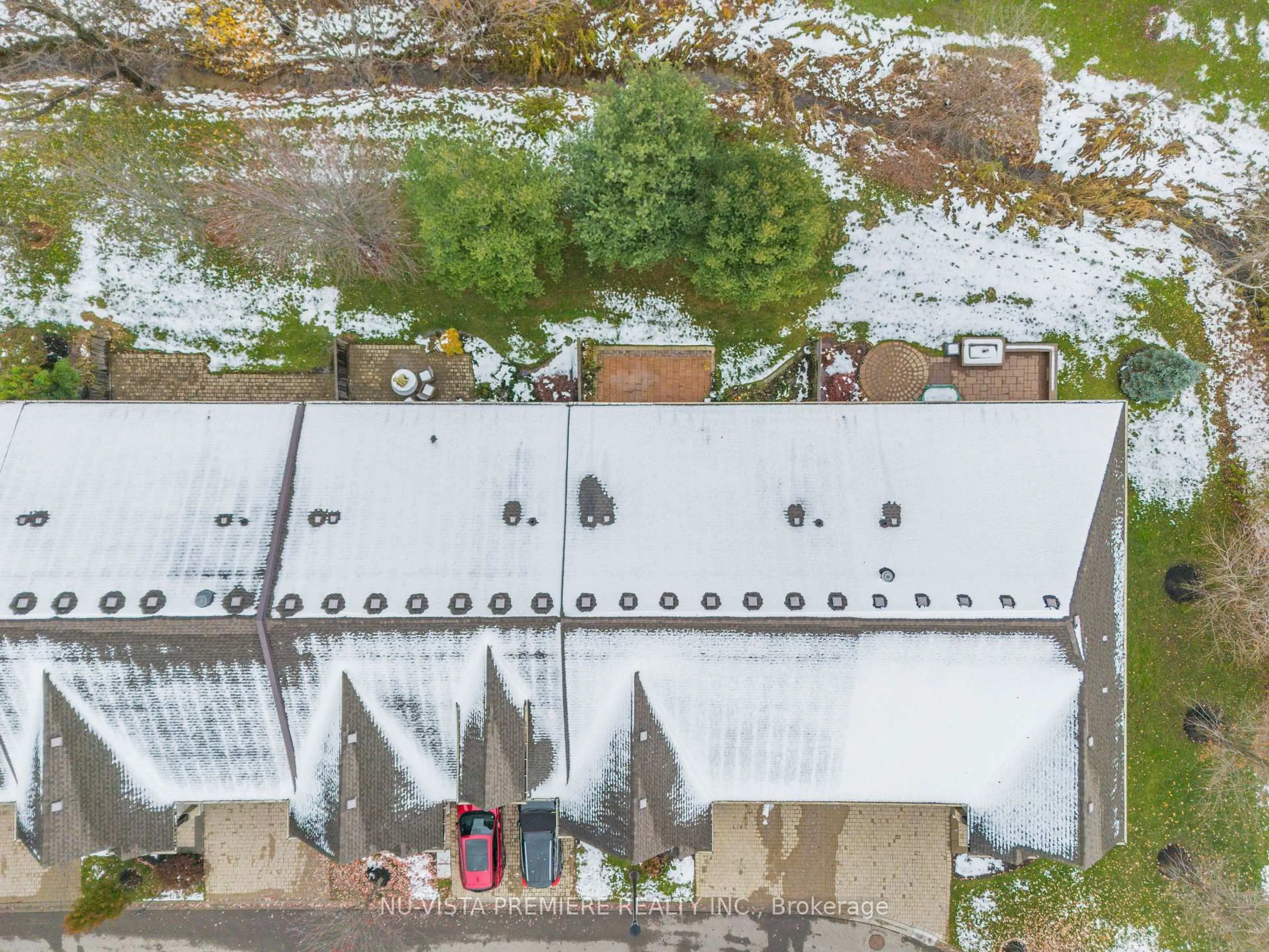 A pic from outside/outdoor area/front of a property/back of a property/a pic from drone, unknown for 19 Hillside Dr #10, Niagara-on-the-Lake Ontario L0S 1J0