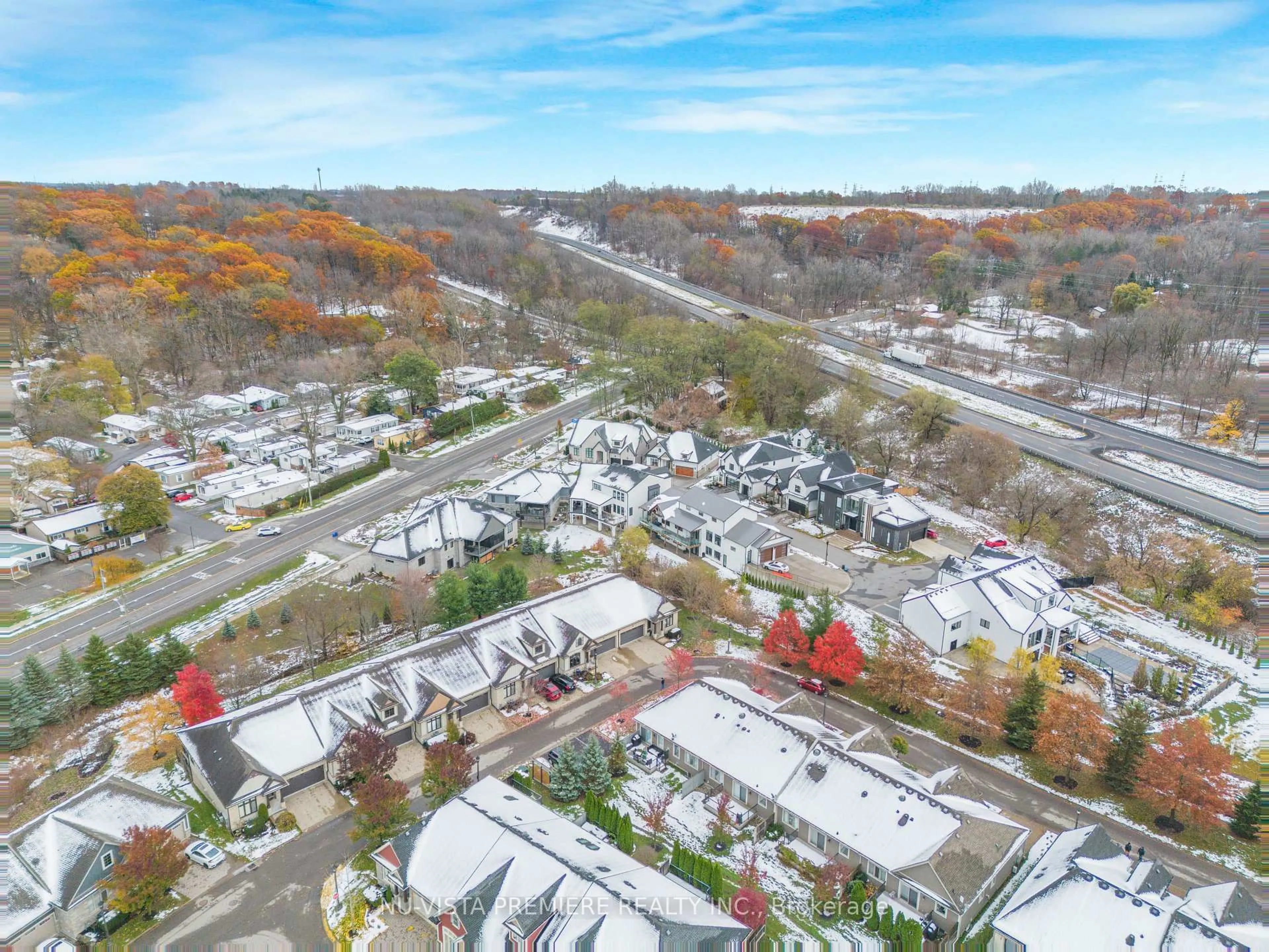 A pic from outside/outdoor area/front of a property/back of a property/a pic from drone, street for 19 Hillside Dr #10, Niagara-on-the-Lake Ontario L0S 1J0