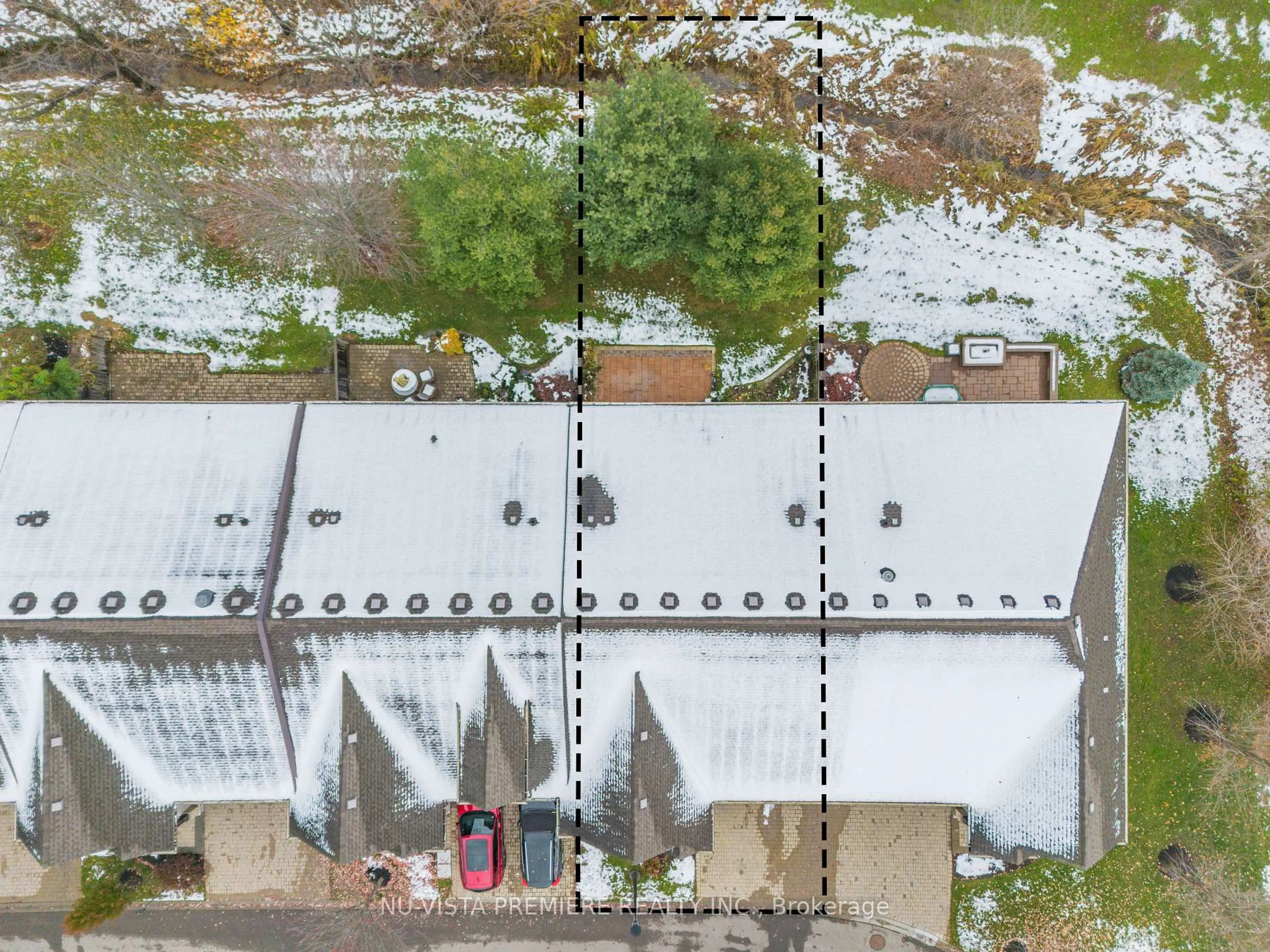 A pic from outside/outdoor area/front of a property/back of a property/a pic from drone, city buildings view from balcony for 19 Hillside Dr #10, Niagara-on-the-Lake Ontario L0S 1J0
