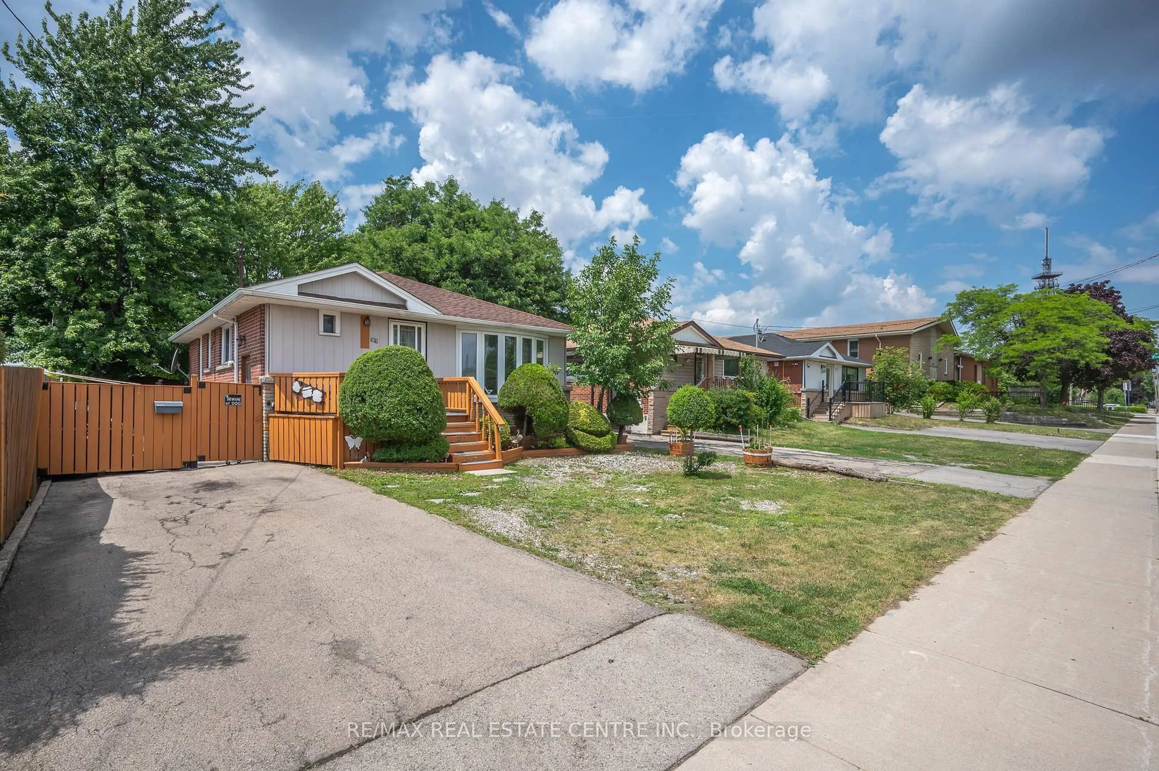 A pic from outside/outdoor area/front of a property/back of a property/a pic from drone, street for 676 Upper Wentworth St, Hamilton Ontario L9A 4V5