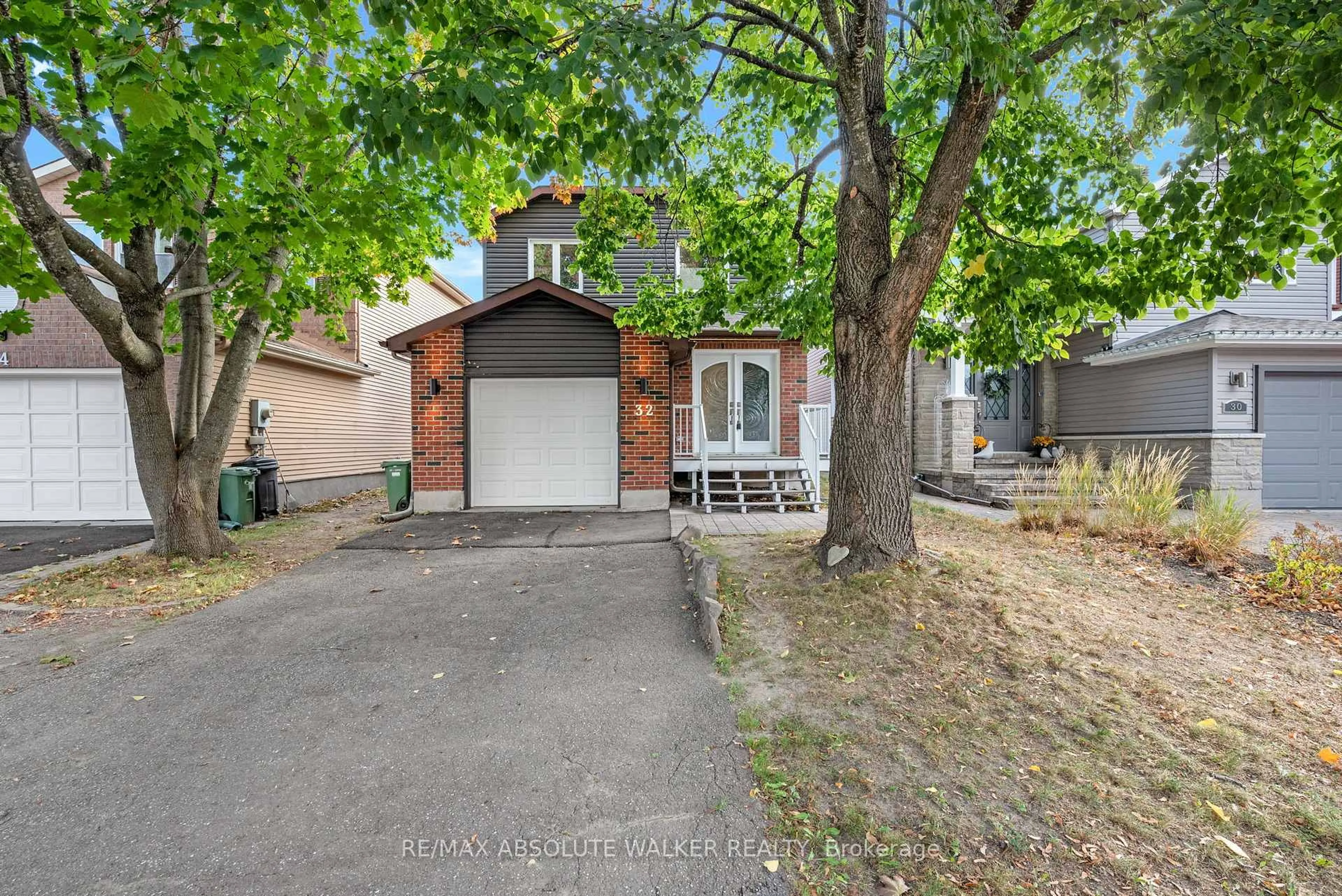 Unknown for 32 Acklam Terr, Ottawa Ontario K2K 2H5