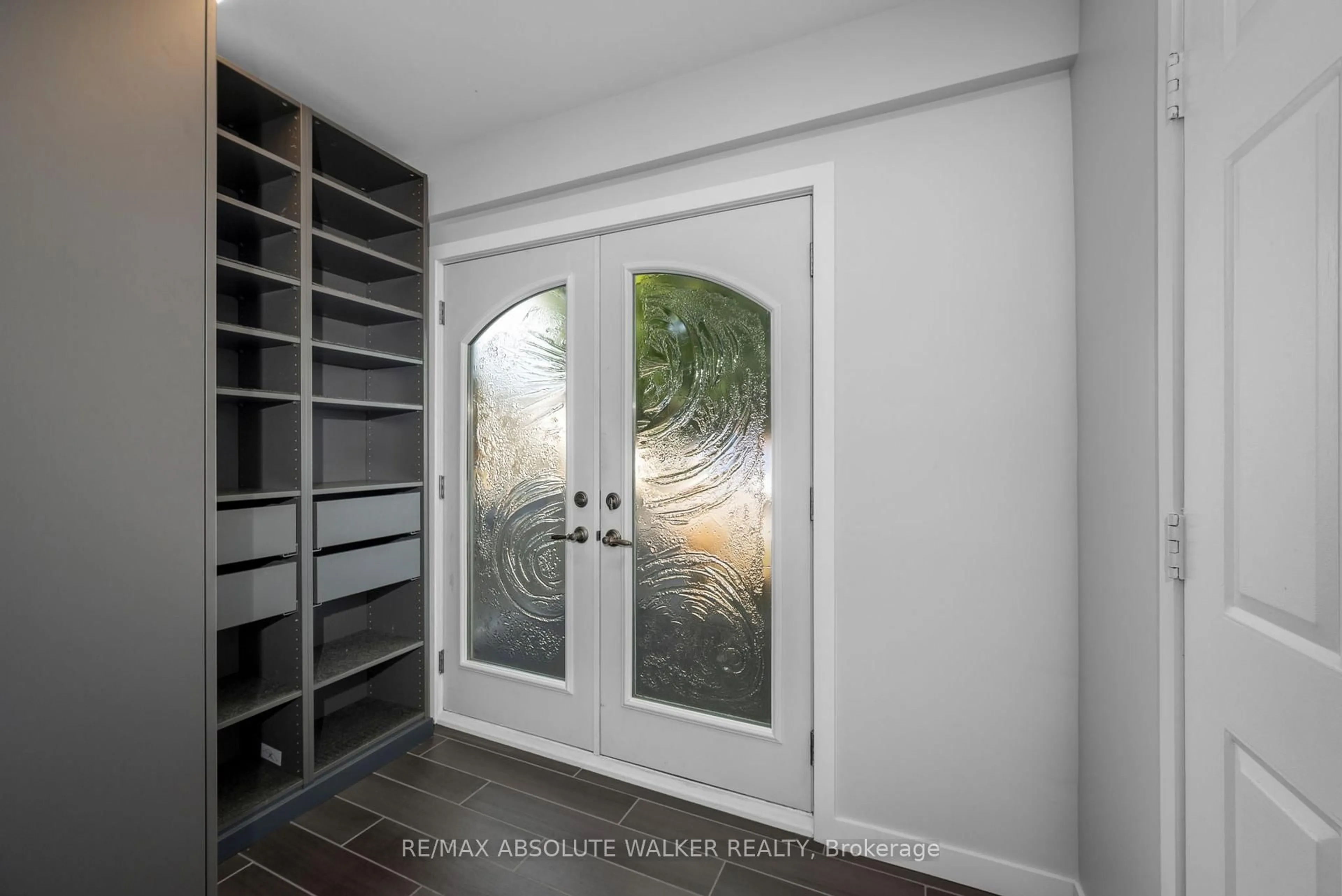 Indoor entryway for 32 Acklam Terr, Ottawa Ontario K2K 2H5