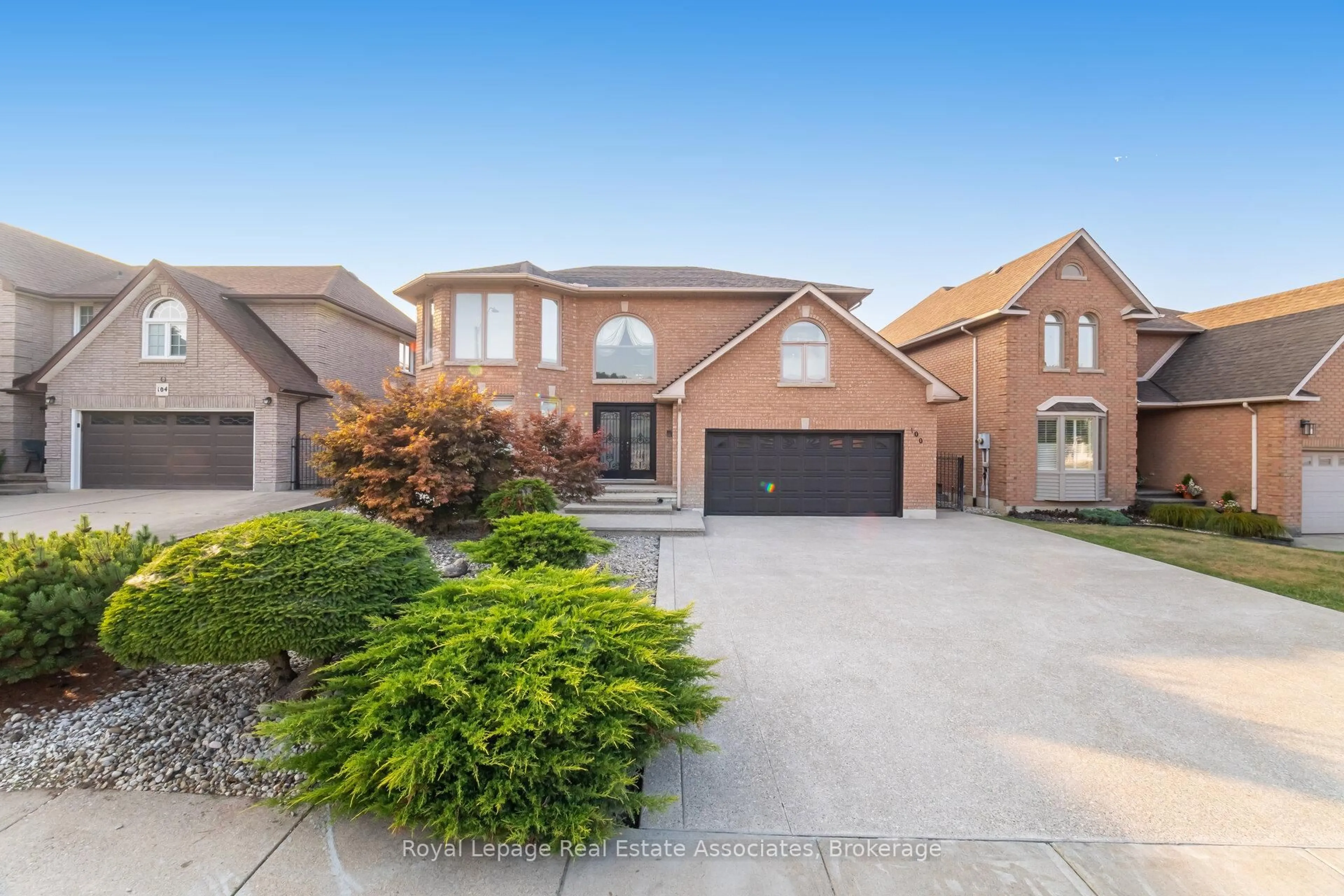 Home with brick exterior material, street for 100 National Dr, Hamilton Ontario L8G 5B3