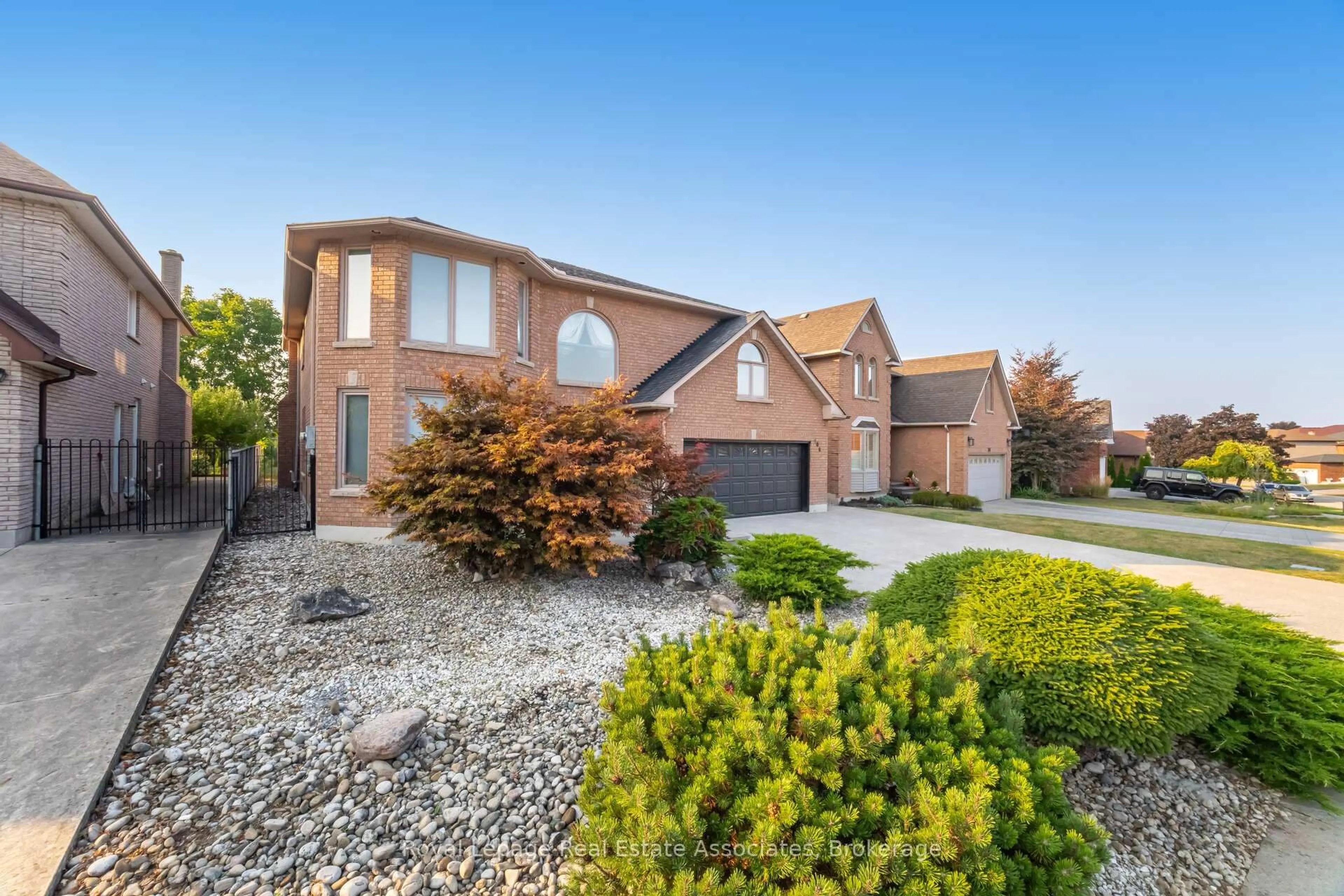 Home with brick exterior material, street for 100 National Dr, Hamilton Ontario L8G 5B3