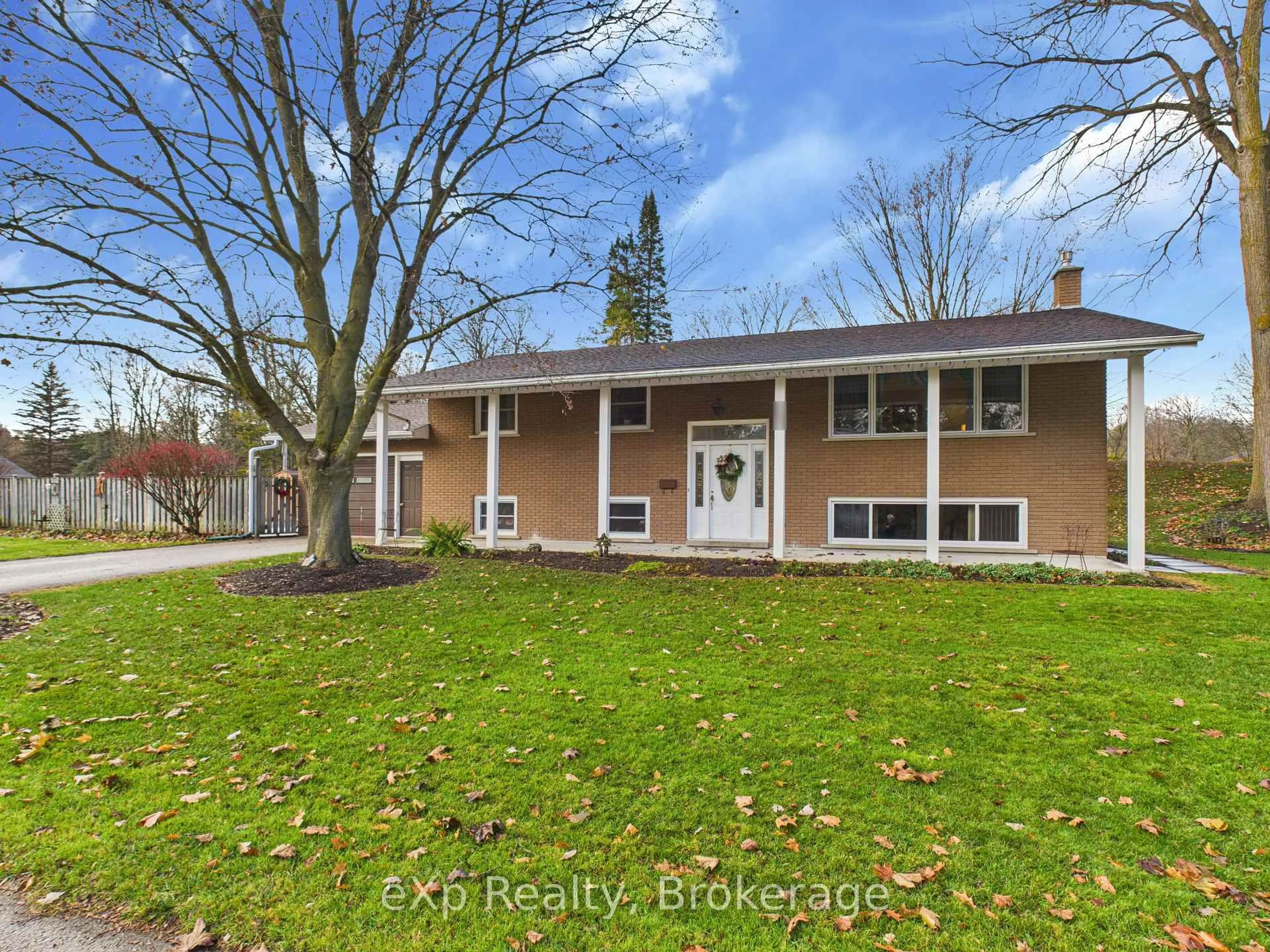 A pic from outside/outdoor area/front of a property/back of a property/a pic from drone, street for 303 Mary St, Brockton Ontario N0G 2V0