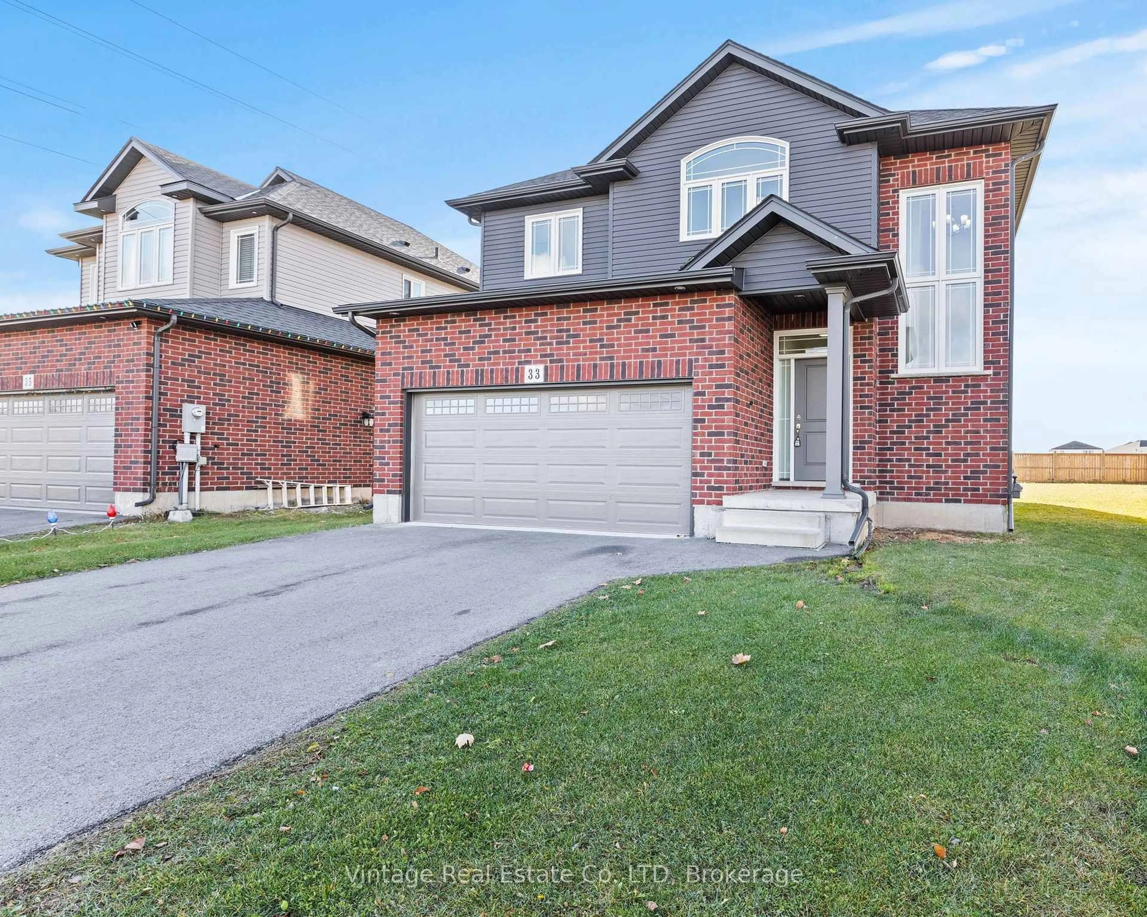 Home with brick exterior material, street for 33 Cinnamon St, Thorold Ontario L2V 0H6