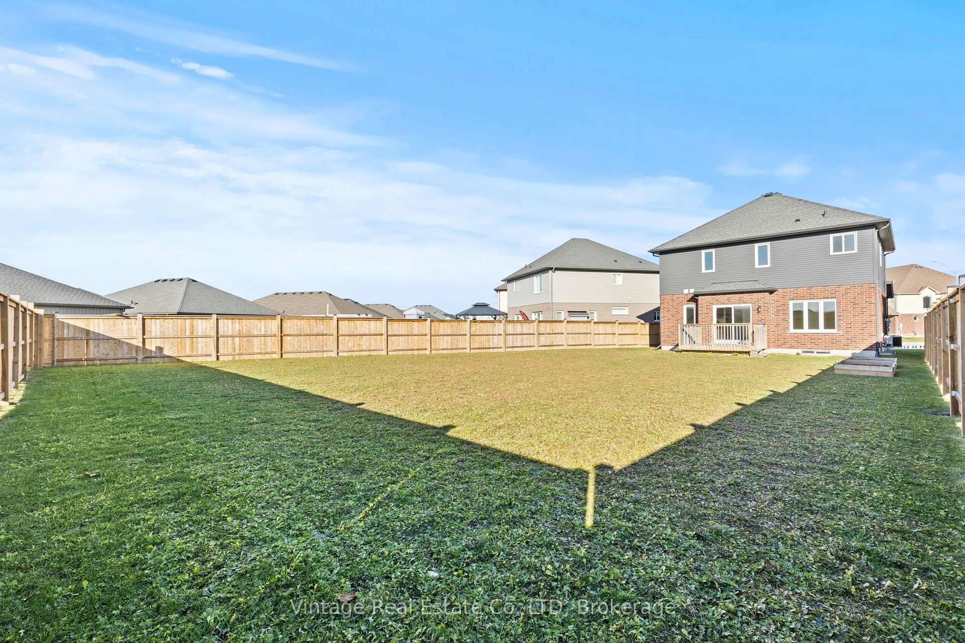 Patio, mountain view for 33 Cinnamon St, Thorold Ontario L2V 0H6