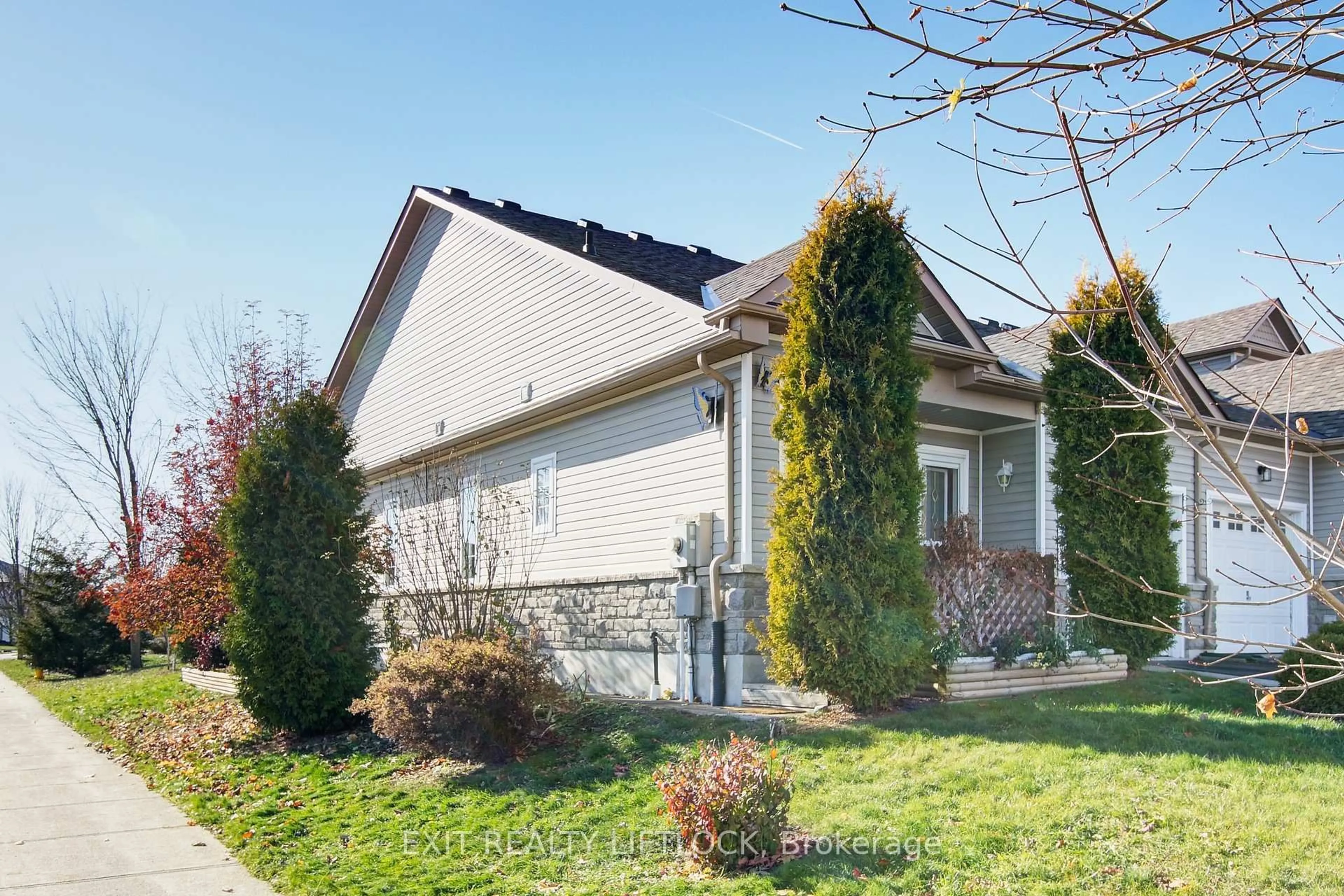 Home with vinyl exterior material, street for 569 Garbutt Terr, Peterborough Ontario K9H 7S9