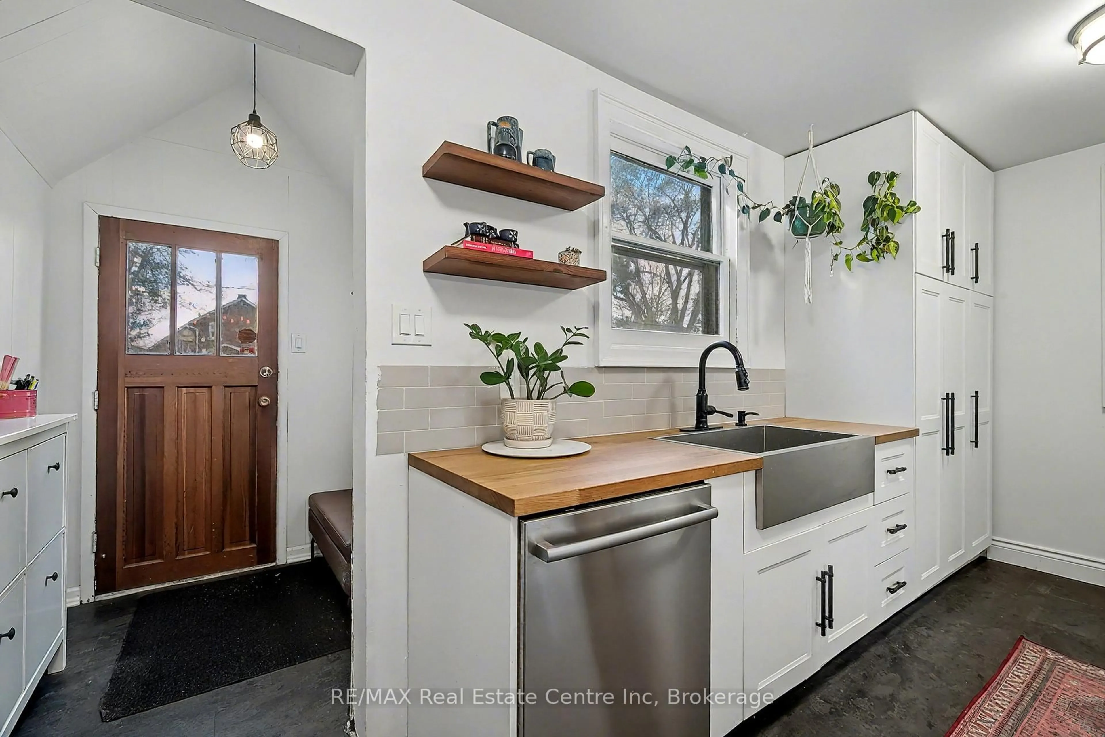 Open concept kitchen, ceramic/tile floor for 217 Victoria Rd, Guelph Ontario N1E 5P9