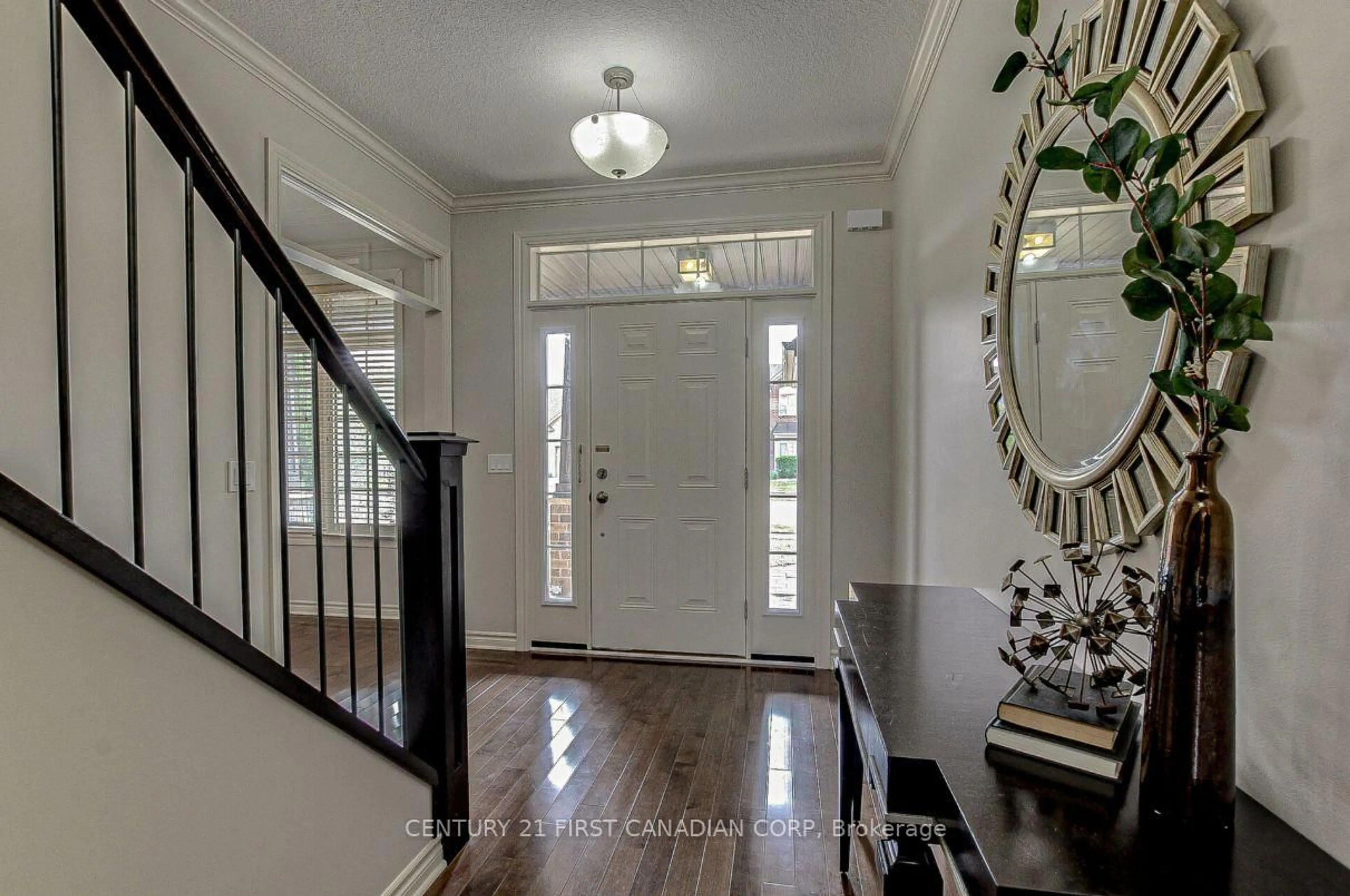 Indoor entryway for 1956 Quarrier Rd, London North Ontario N6G 5L2