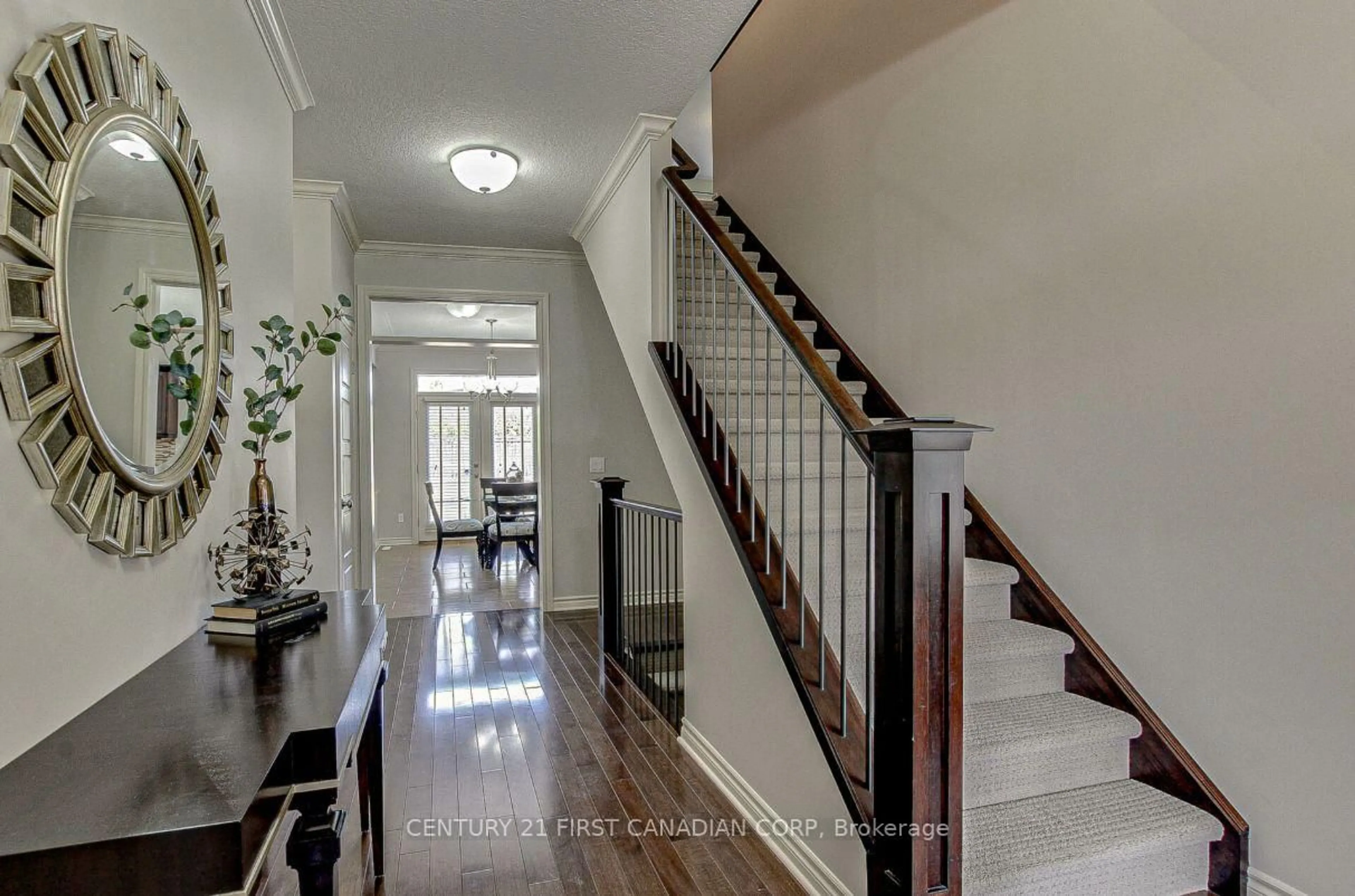 Indoor foyer for 1956 Quarrier Rd, London North Ontario N6G 5L2