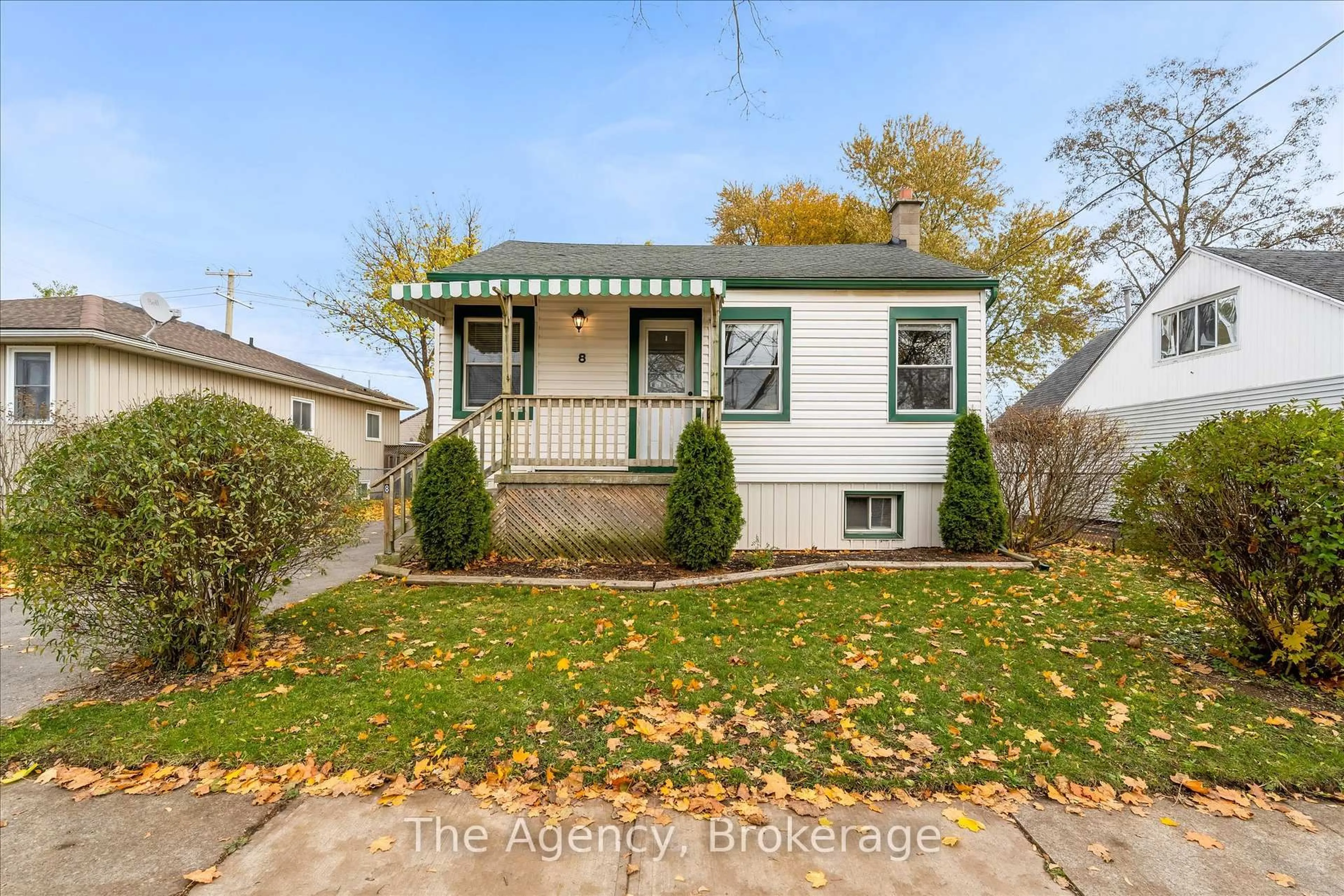 Home with vinyl exterior material, street for 8 Dover Rd, Welland Ontario L3B 2T8