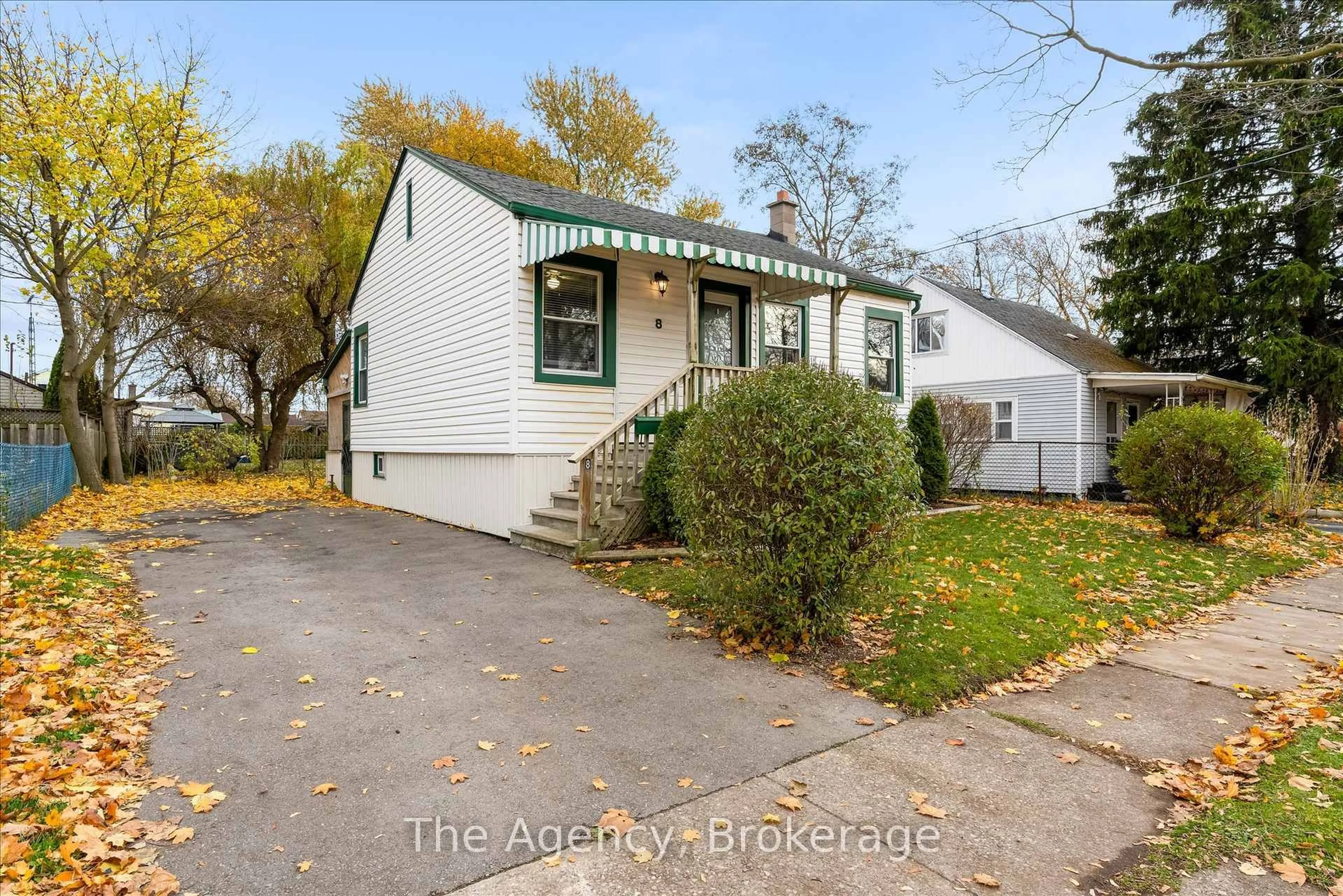 Unknown for 8 Dover Rd, Welland Ontario L3B 2T8