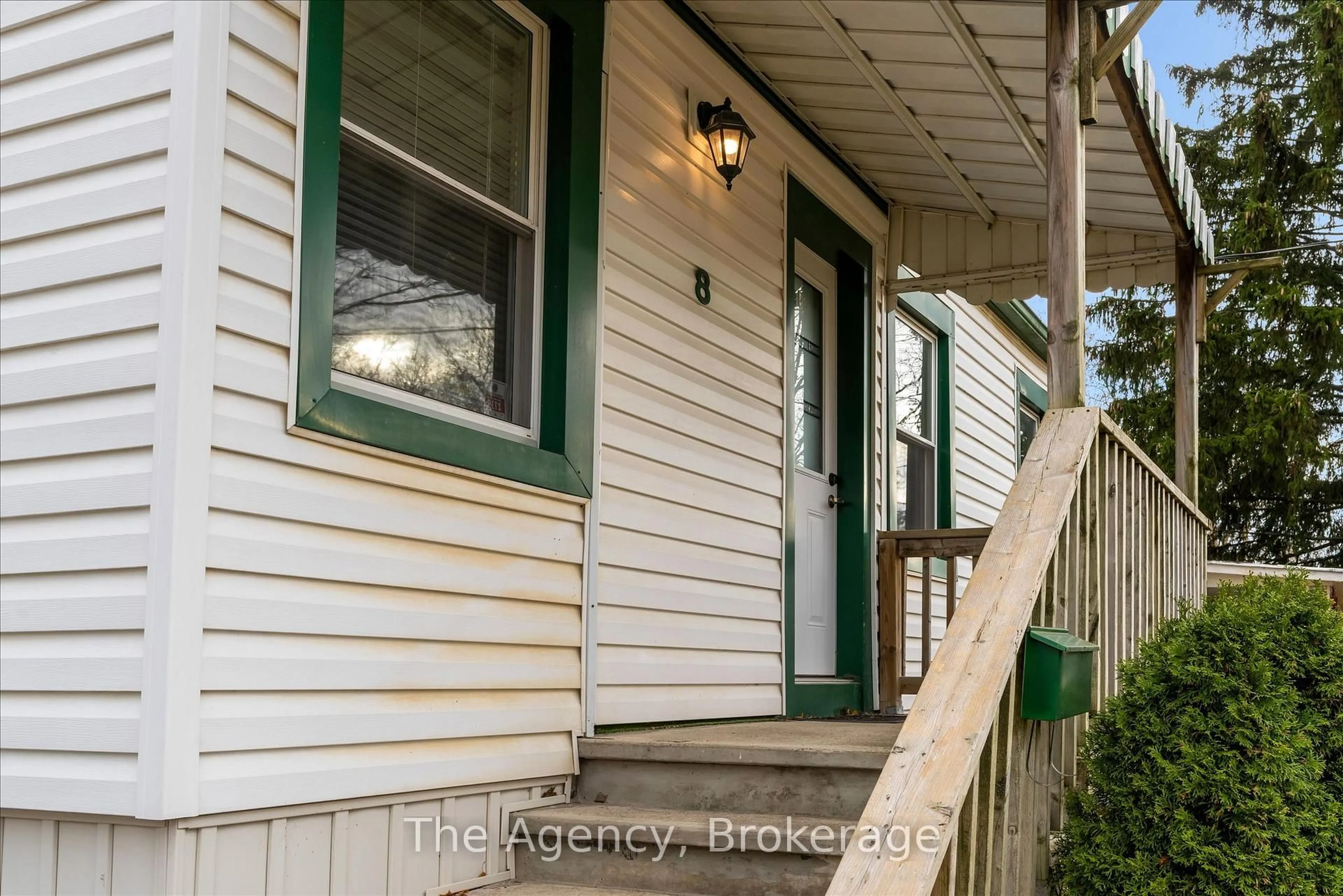 Home with vinyl exterior material, street for 8 Dover Rd, Welland Ontario L3B 2T8