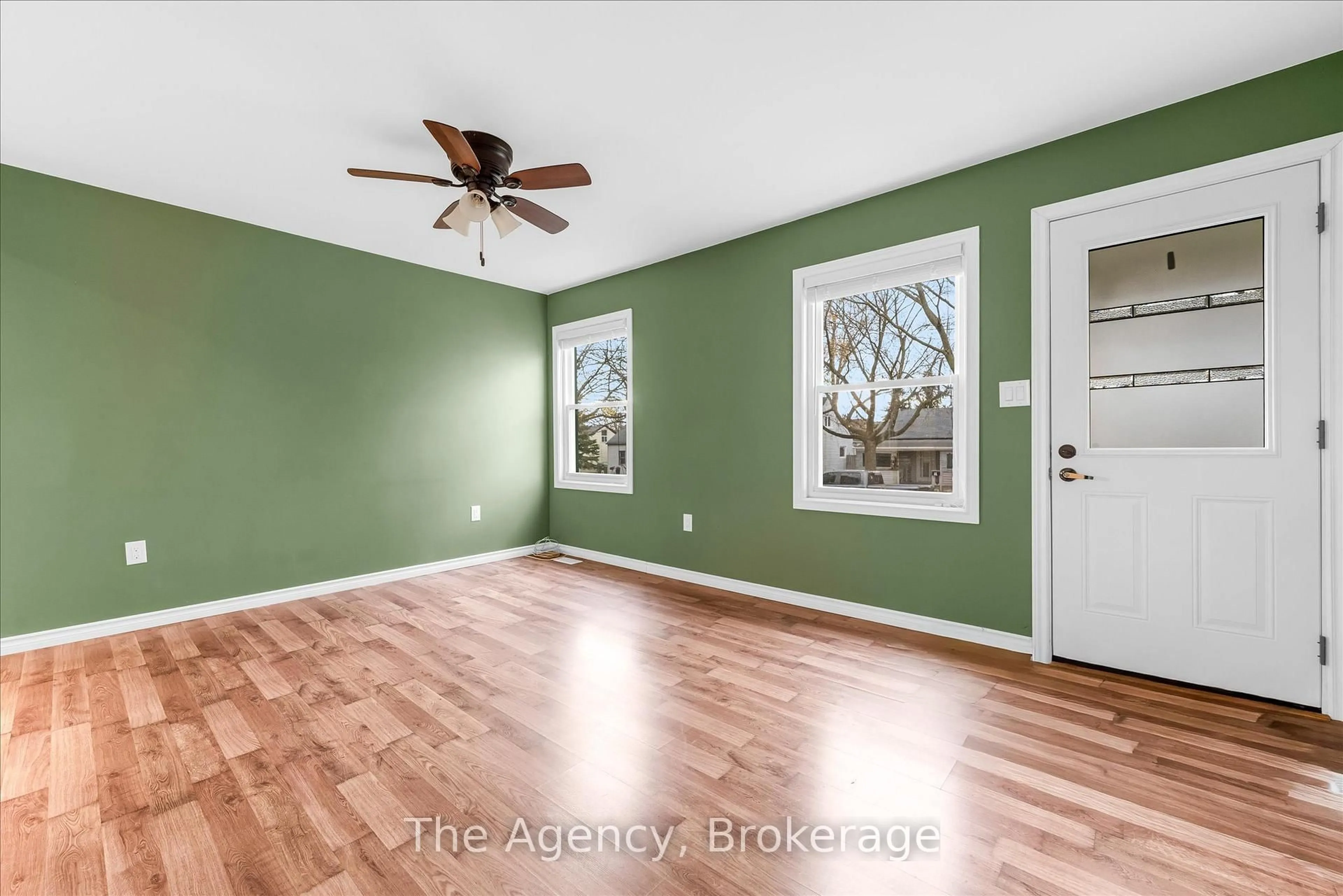 A pic of a room for 8 Dover Rd, Welland Ontario L3B 2T8