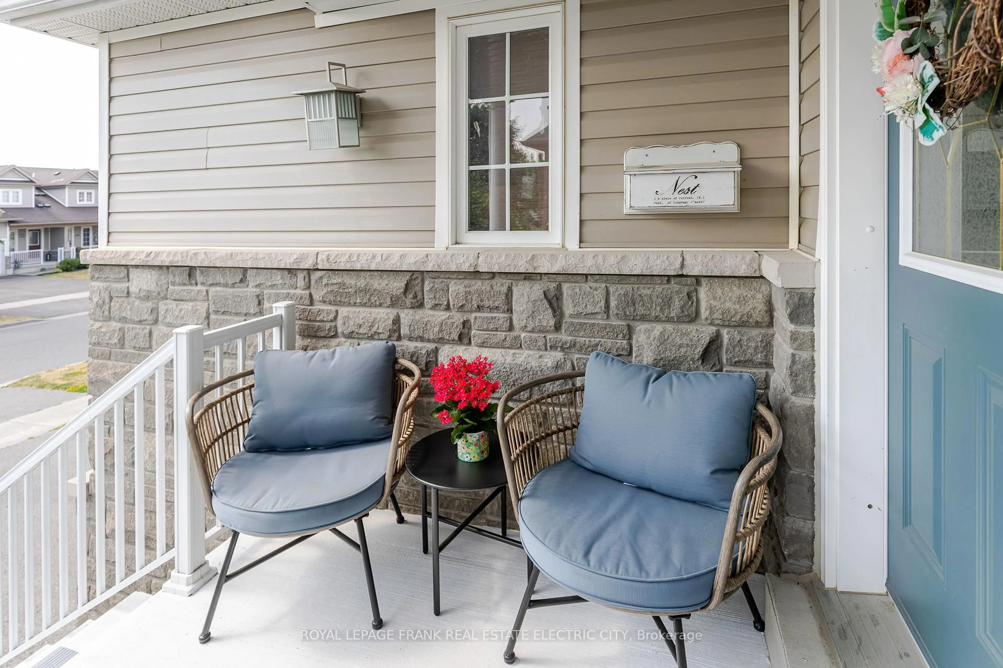 Patio, street for 664 Tully Cres, Peterborough Ontario K9K 0A9