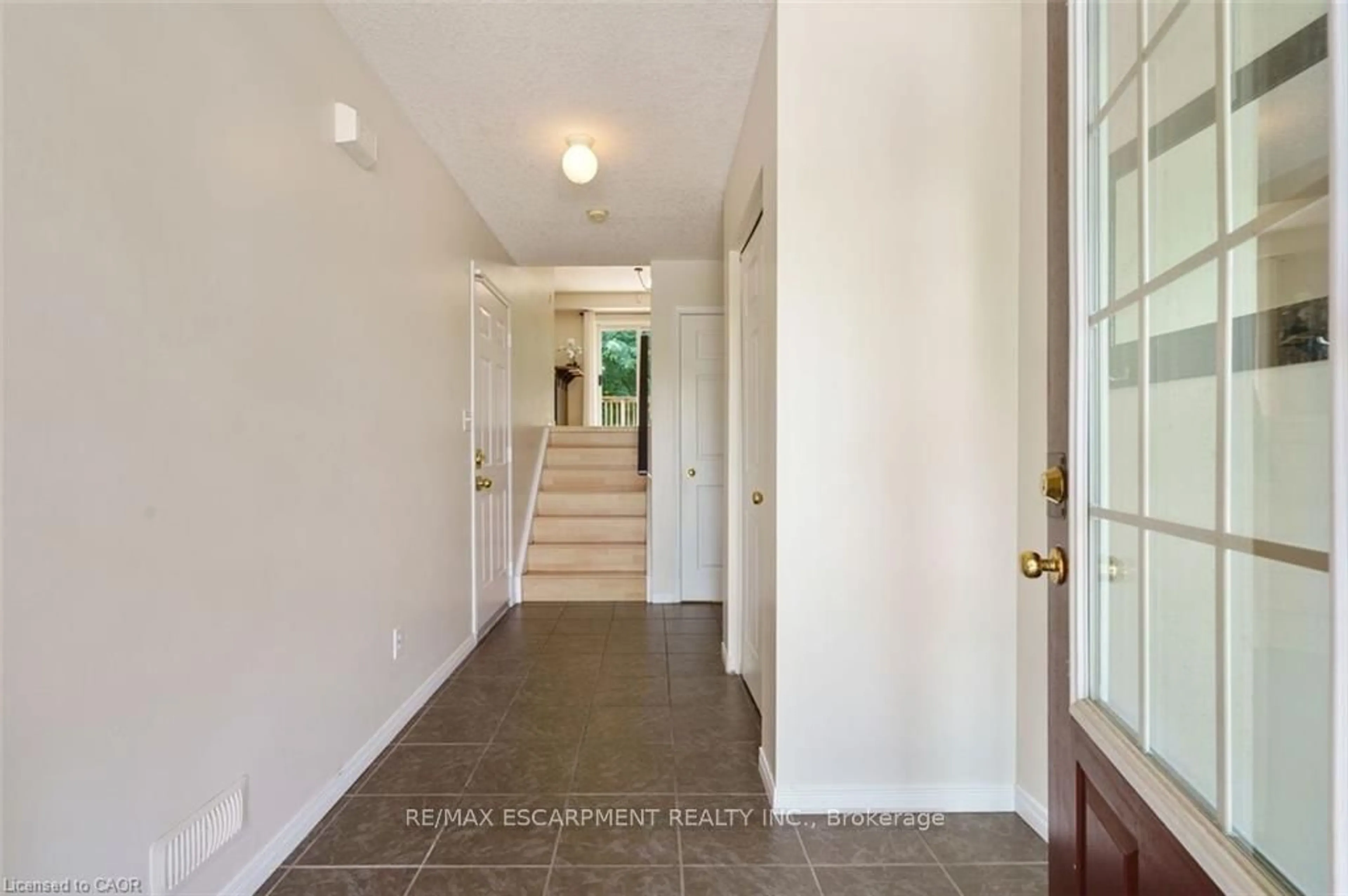 Indoor entryway for 175 David Bergey Dr #P87, Kitchener Ontario N2E 4H8