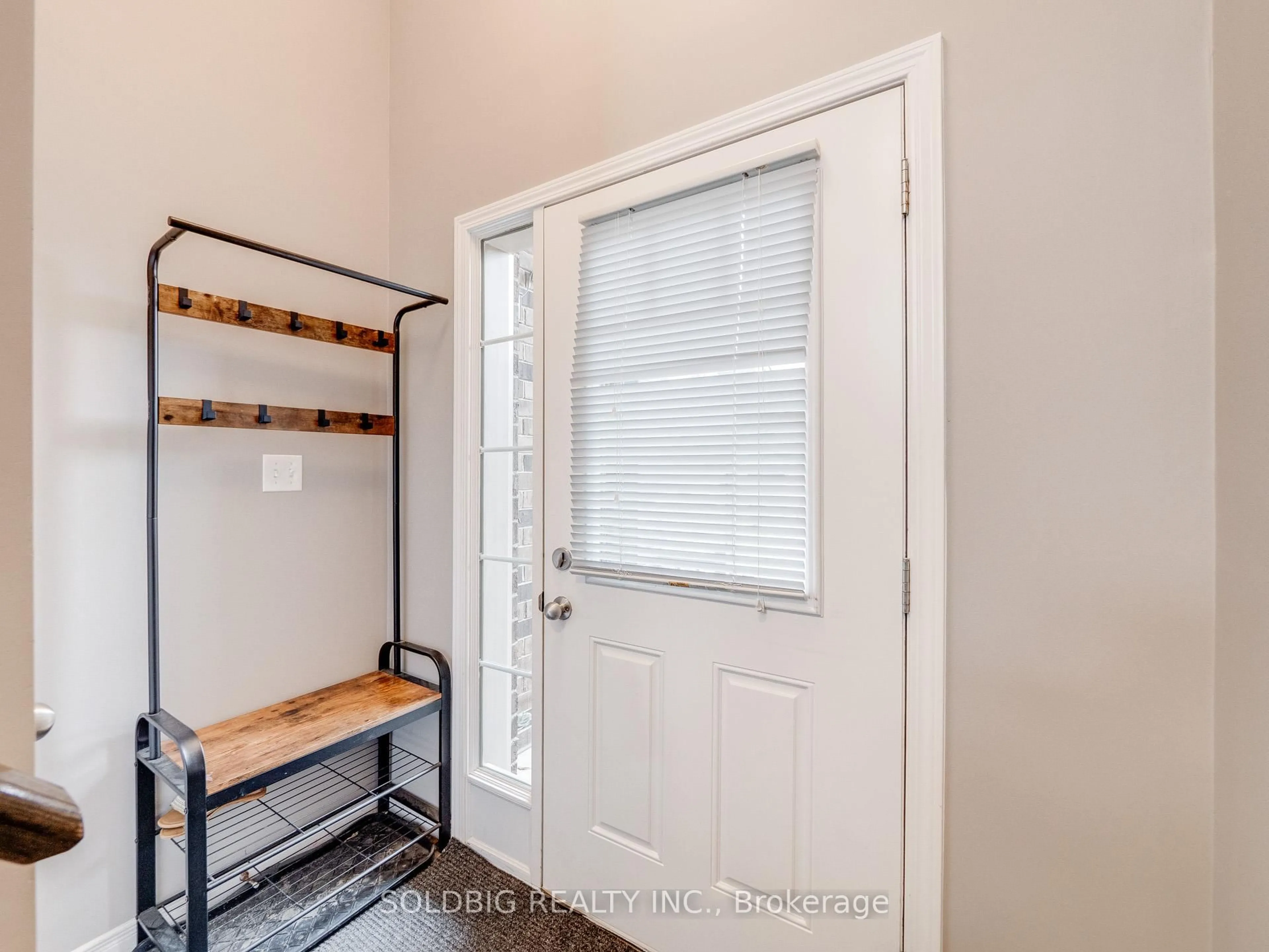 Indoor entryway for 750 Lawrence St #56, Cambridge Ontario N3H 0A9