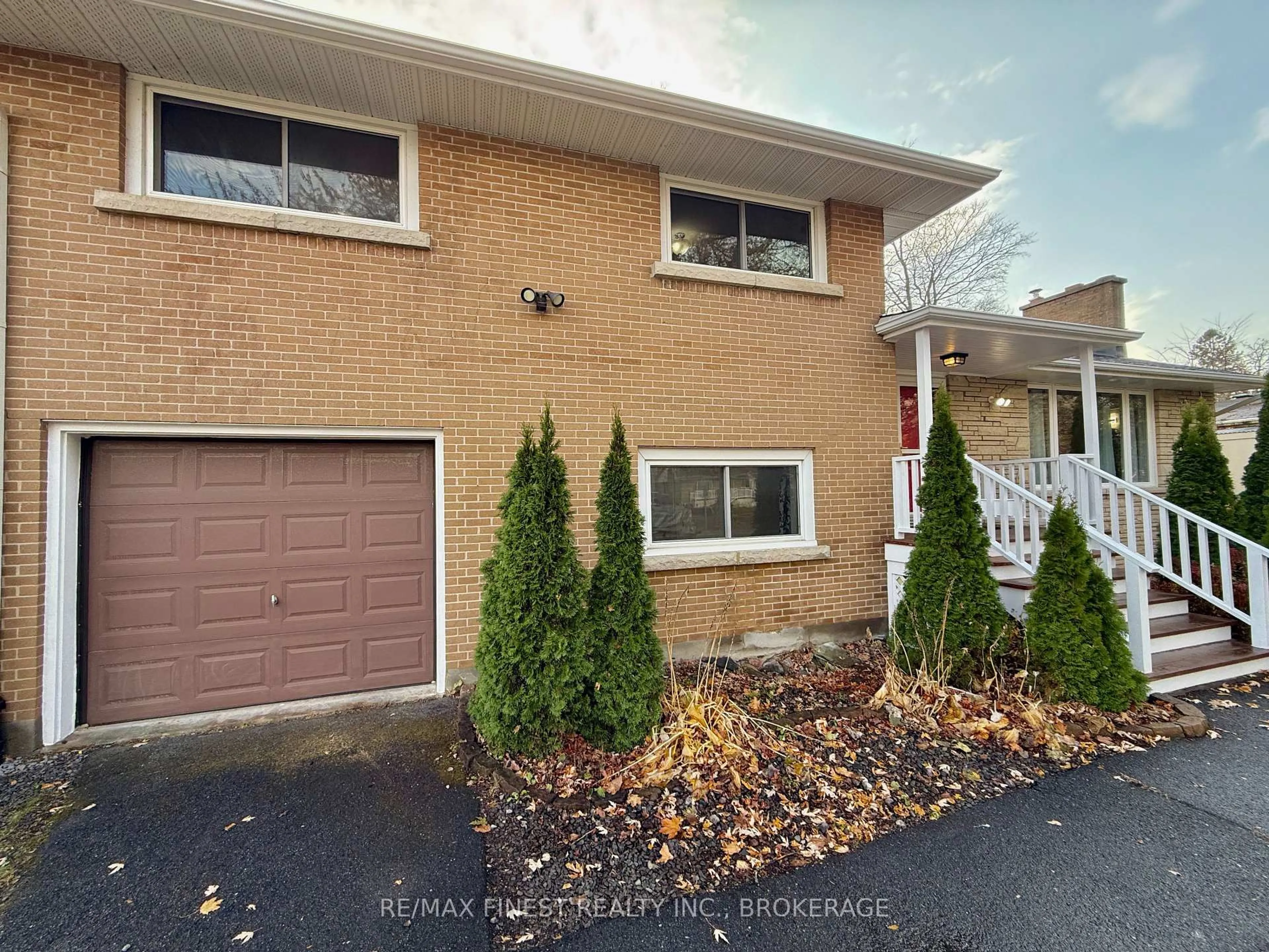 Unknown for 1082 Johnson St, Kingston Ontario K7M 2N5