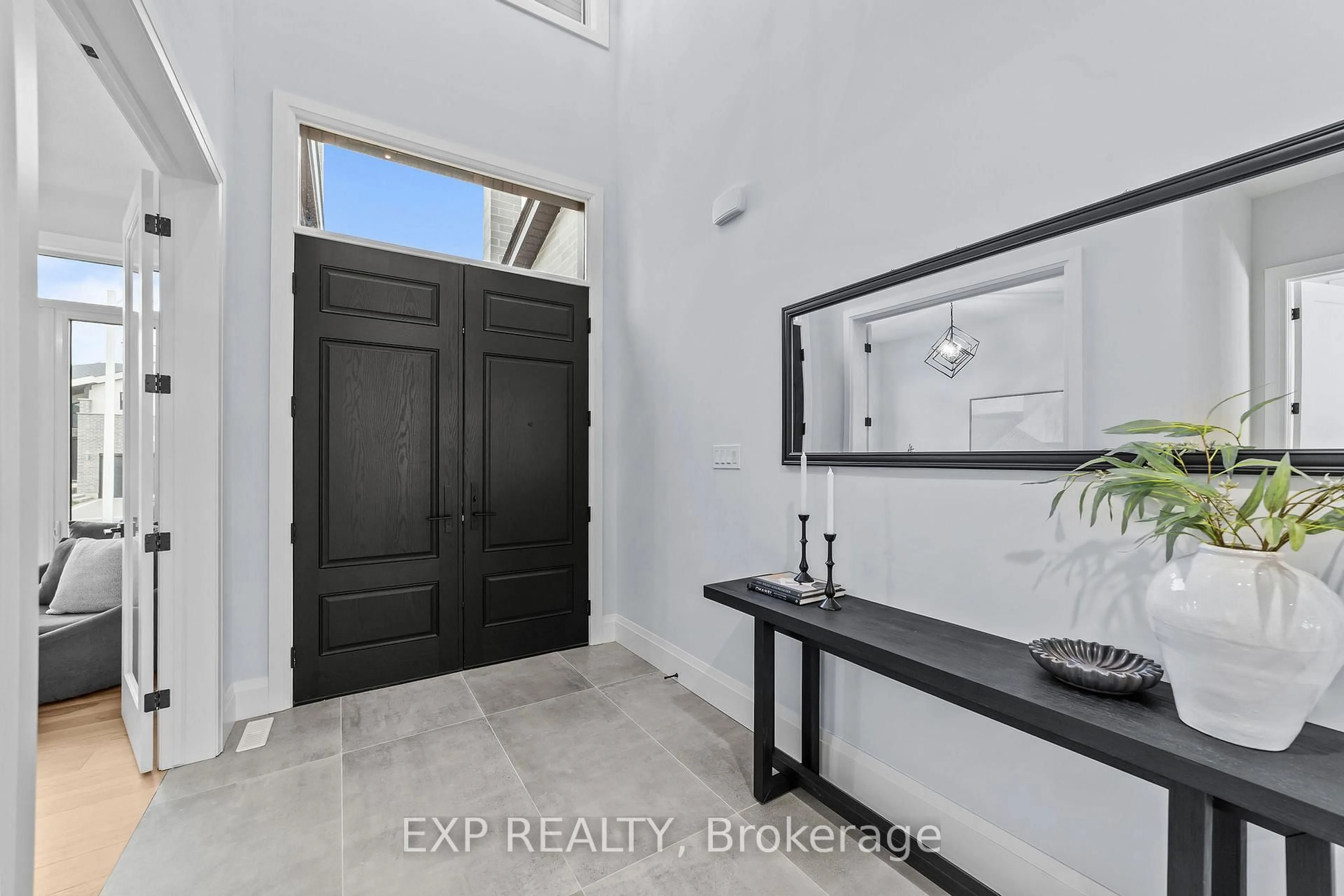 Indoor entryway for 119 DAVENTRY Way, Middlesex Centre Ontario N0L 1R0