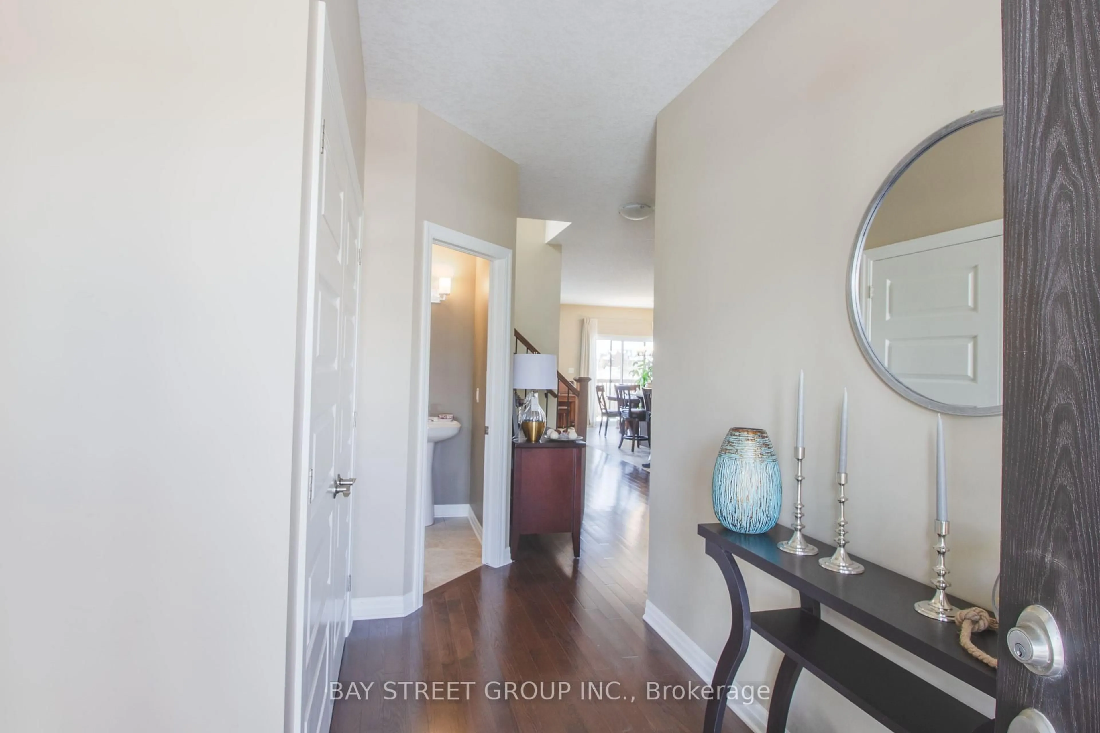 Indoor entryway for 1451 Howlett Circ, London North Ontario N5X 0K5