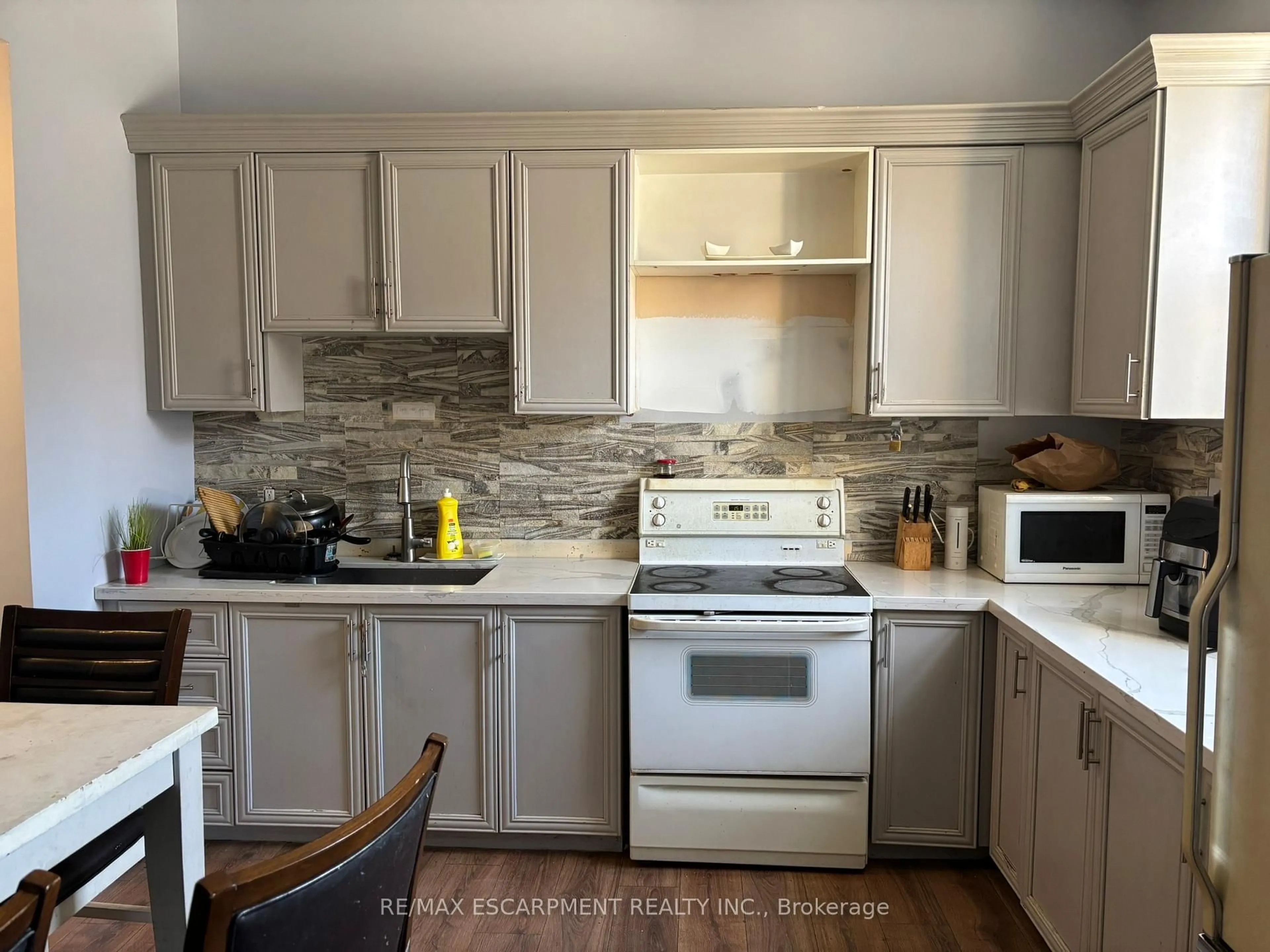 Unknown for 124 Cathcart St, Hamilton Ontario L8L 5A2