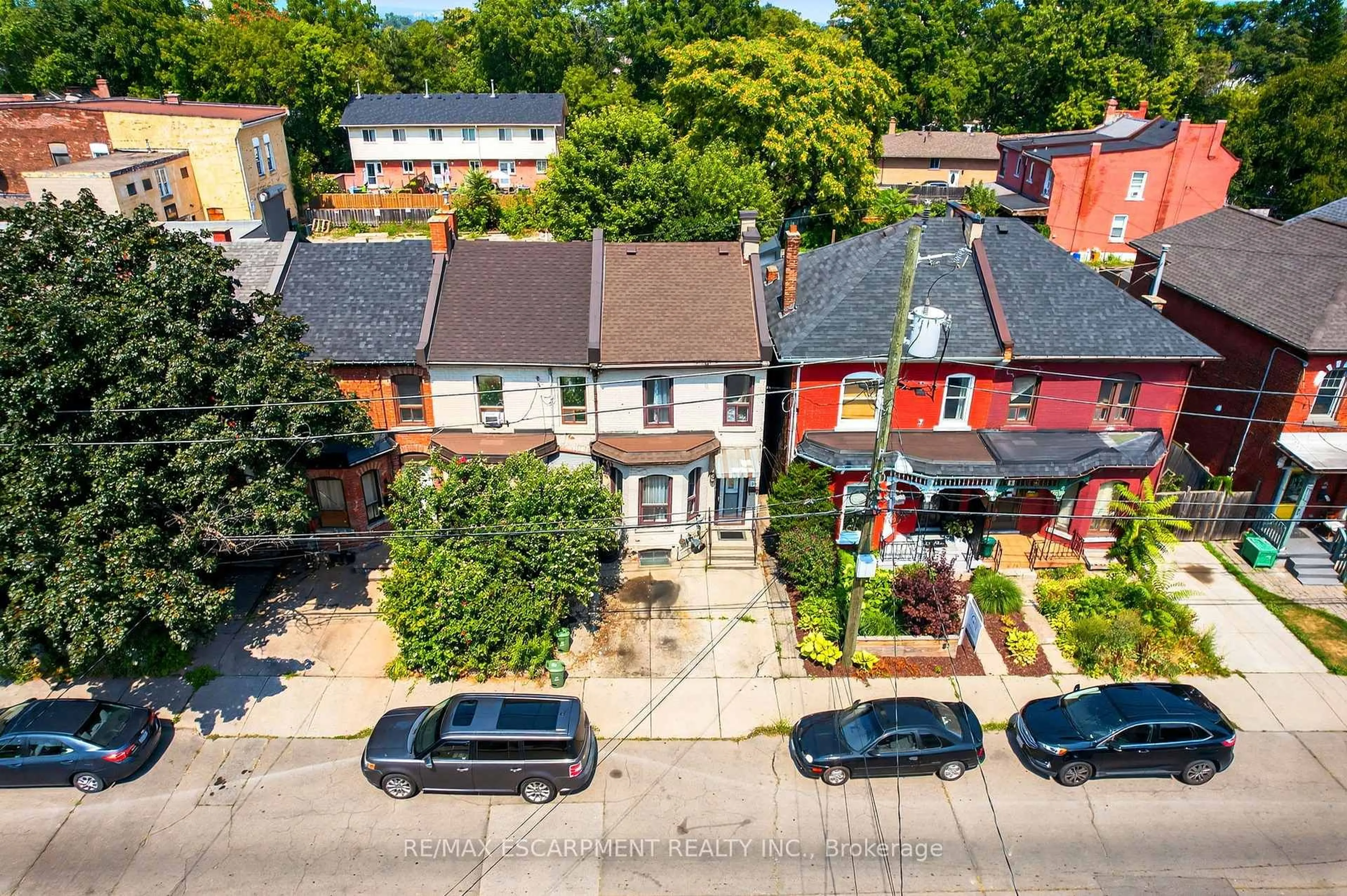 A pic from outside/outdoor area/front of a property/back of a property/a pic from drone, street for 79 Murray St, Hamilton Ontario L8L 3G1