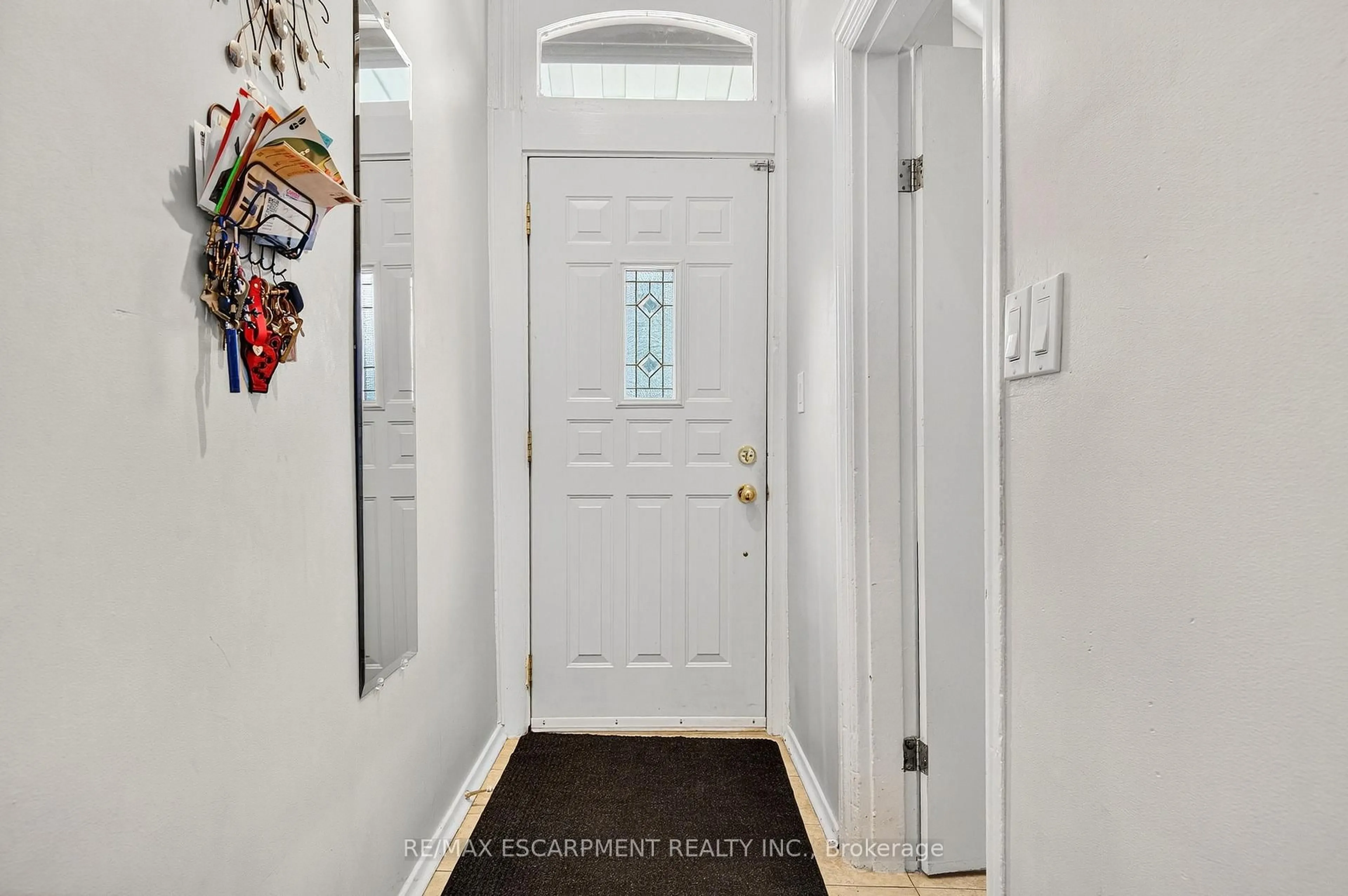 Indoor entryway for 79 Murray St, Hamilton Ontario L8L 3G1