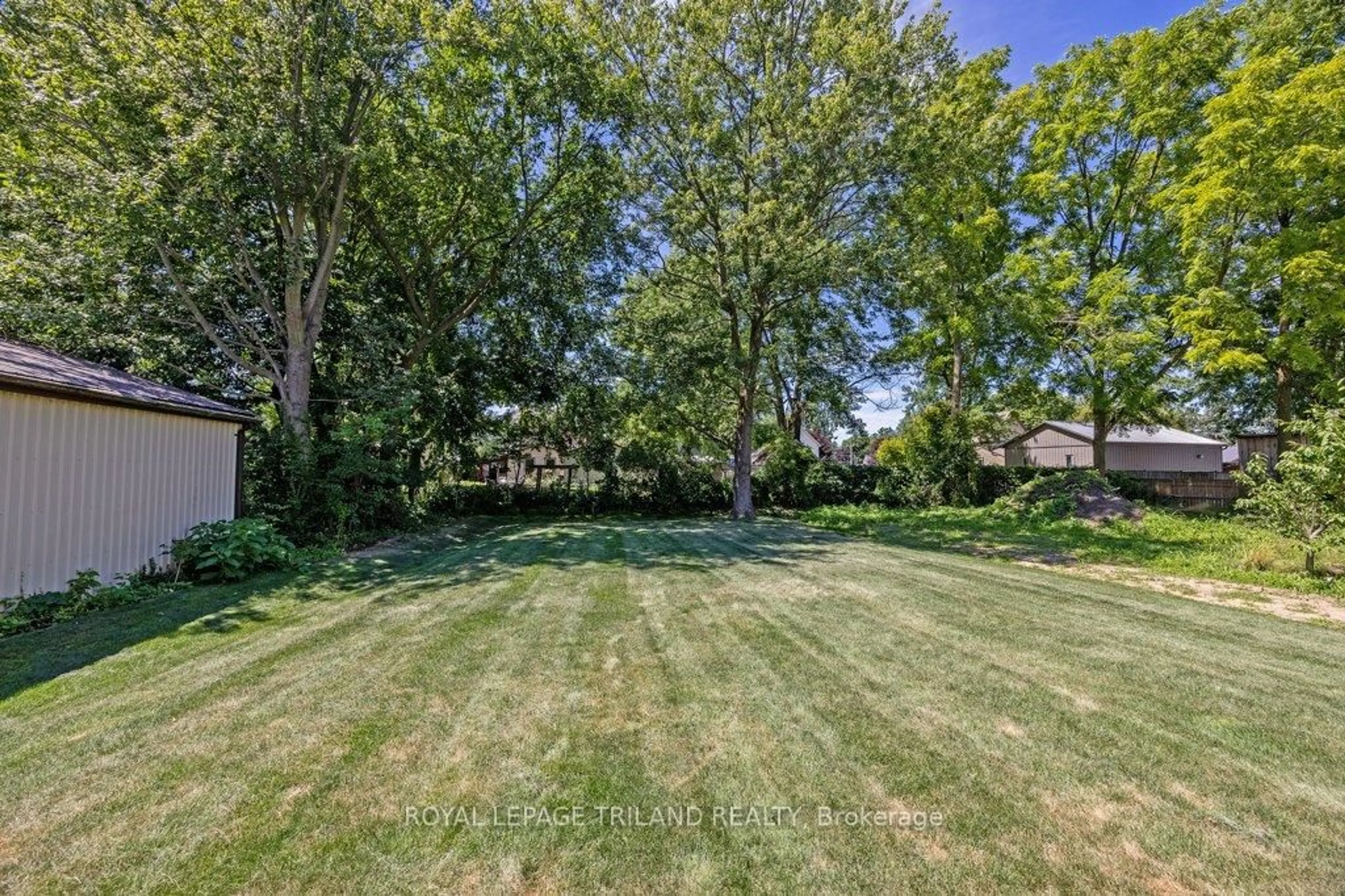 A pic from outside/outdoor area/front of a property/back of a property/a pic from drone, unknown for 212 Nancy St, Dutton/Dunwich Ontario N0L 1J0