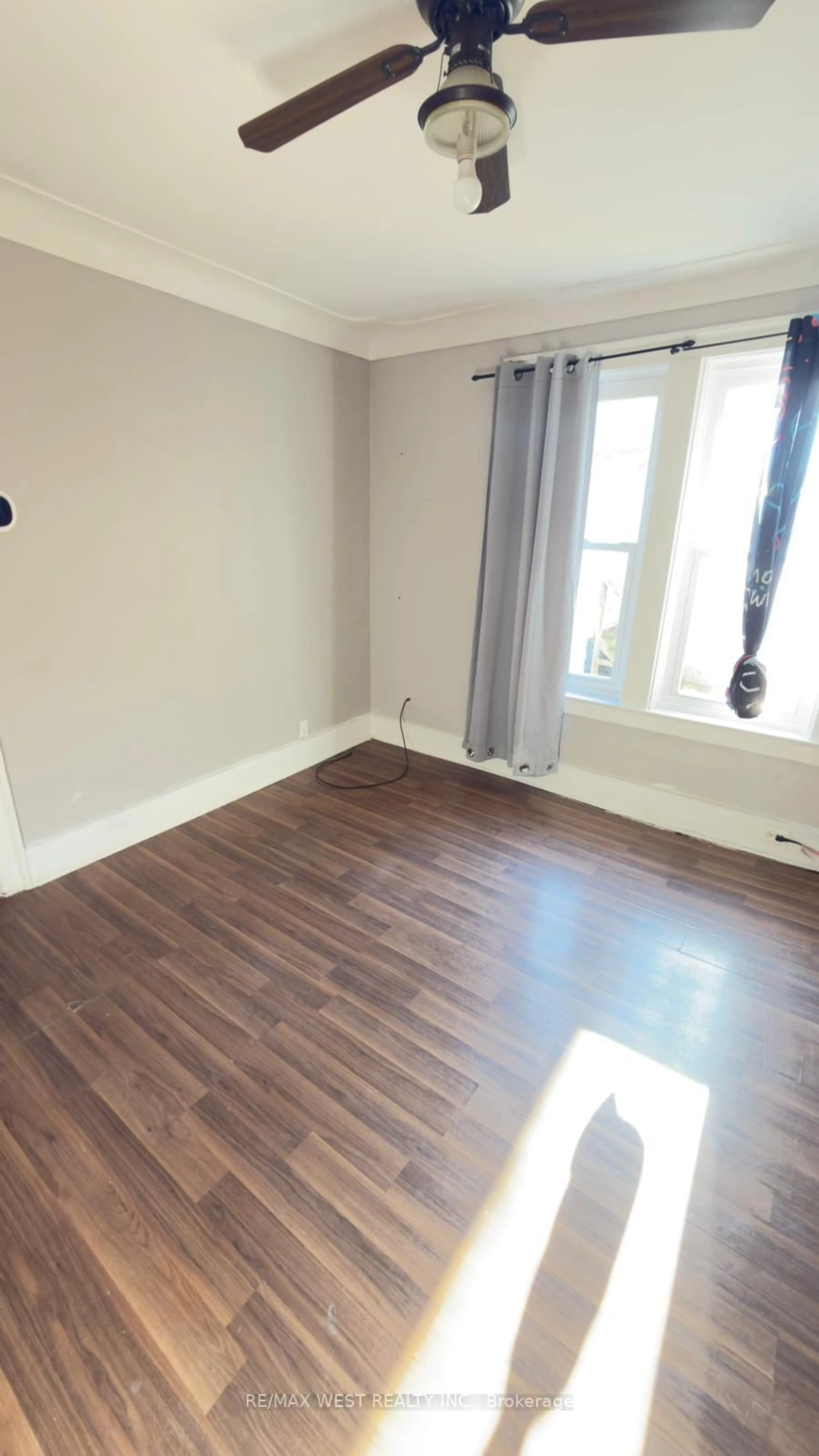 A pic of a room for 881 - 883 Marion Ave, Windsor Ontario N9A 2H8