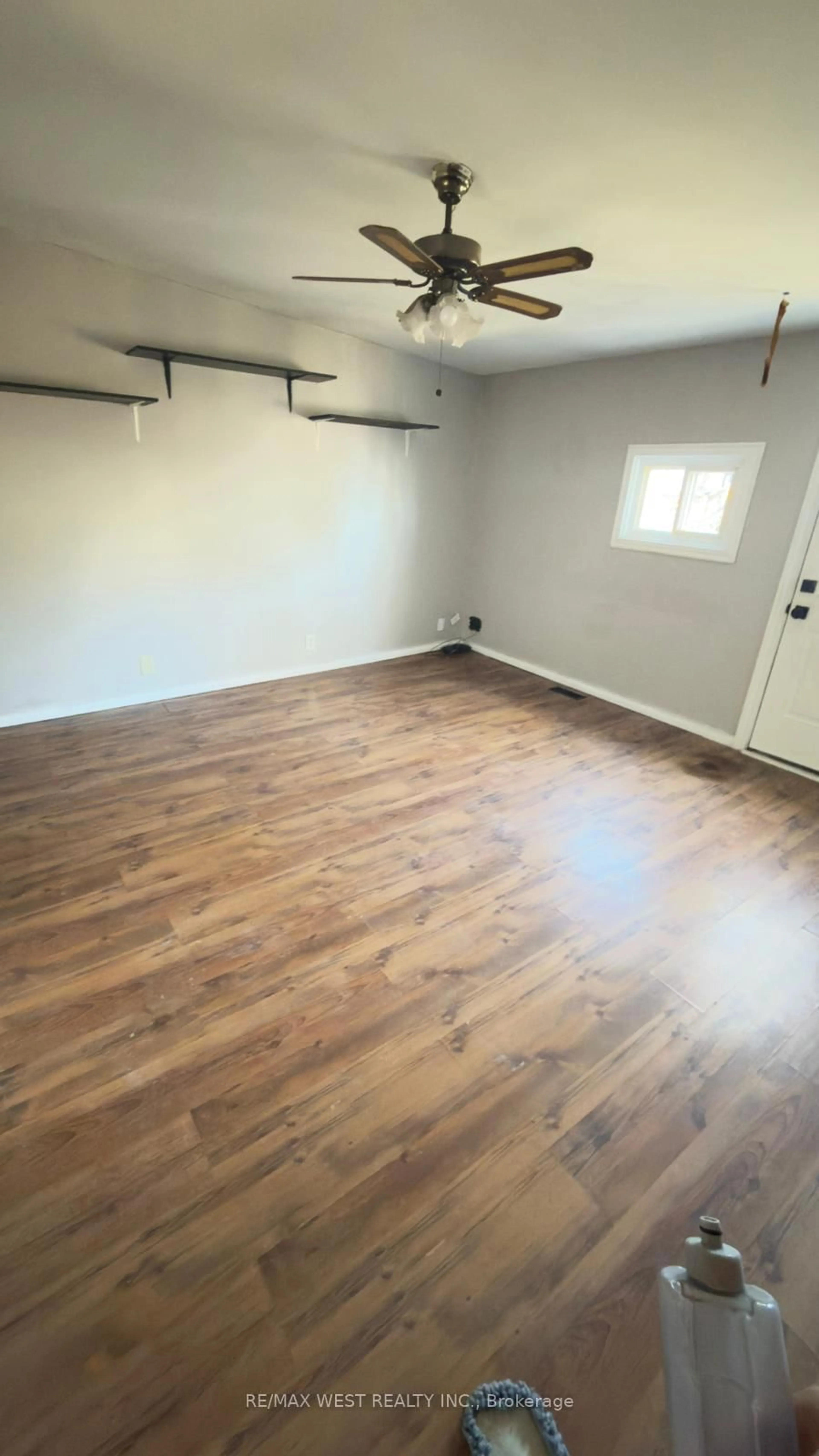 A pic of a room for 881 - 883 Marion Ave, Windsor Ontario N9A 2H8