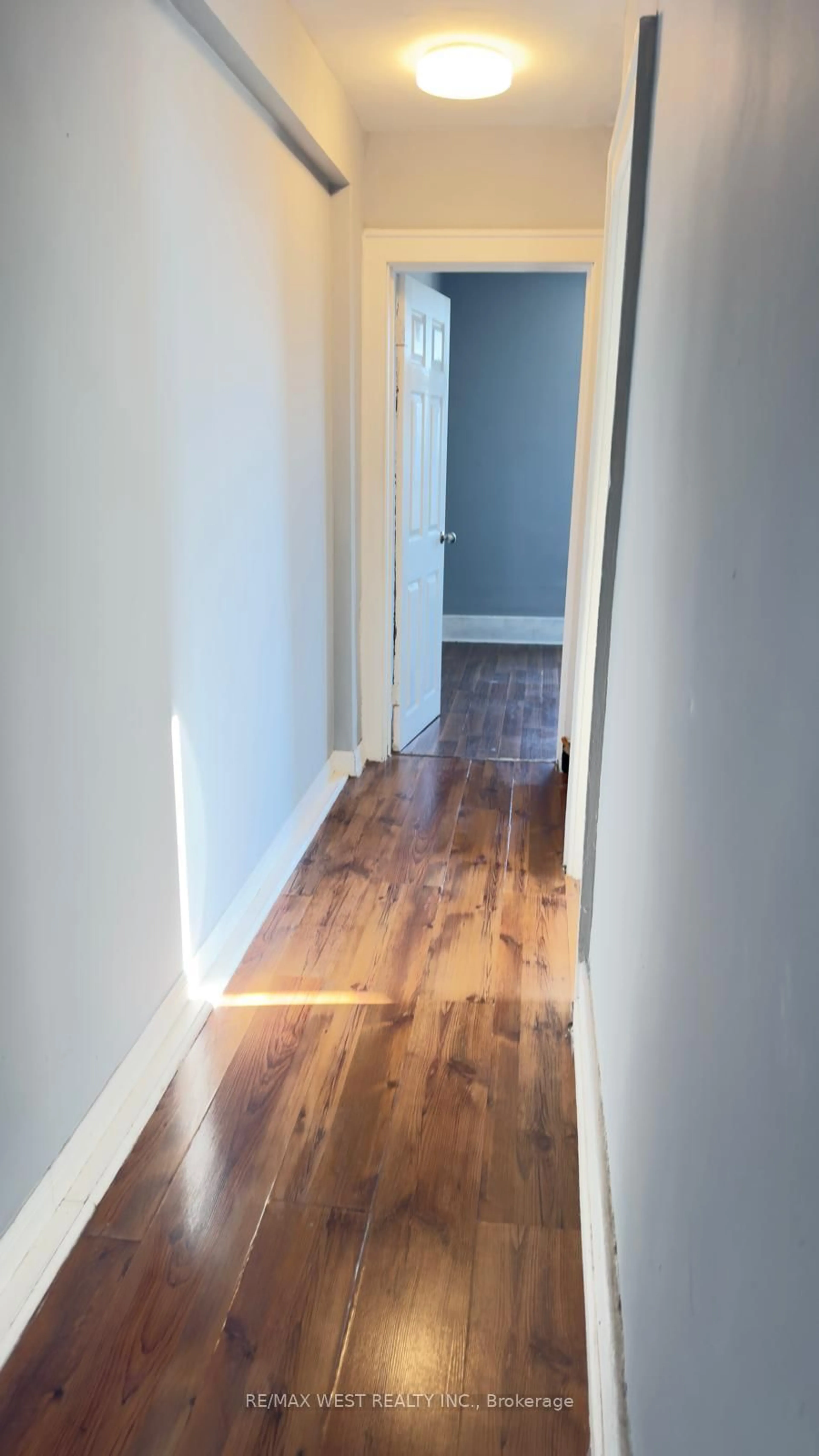 A pic of a room for 881 - 883 Marion Ave, Windsor Ontario N9A 2H8