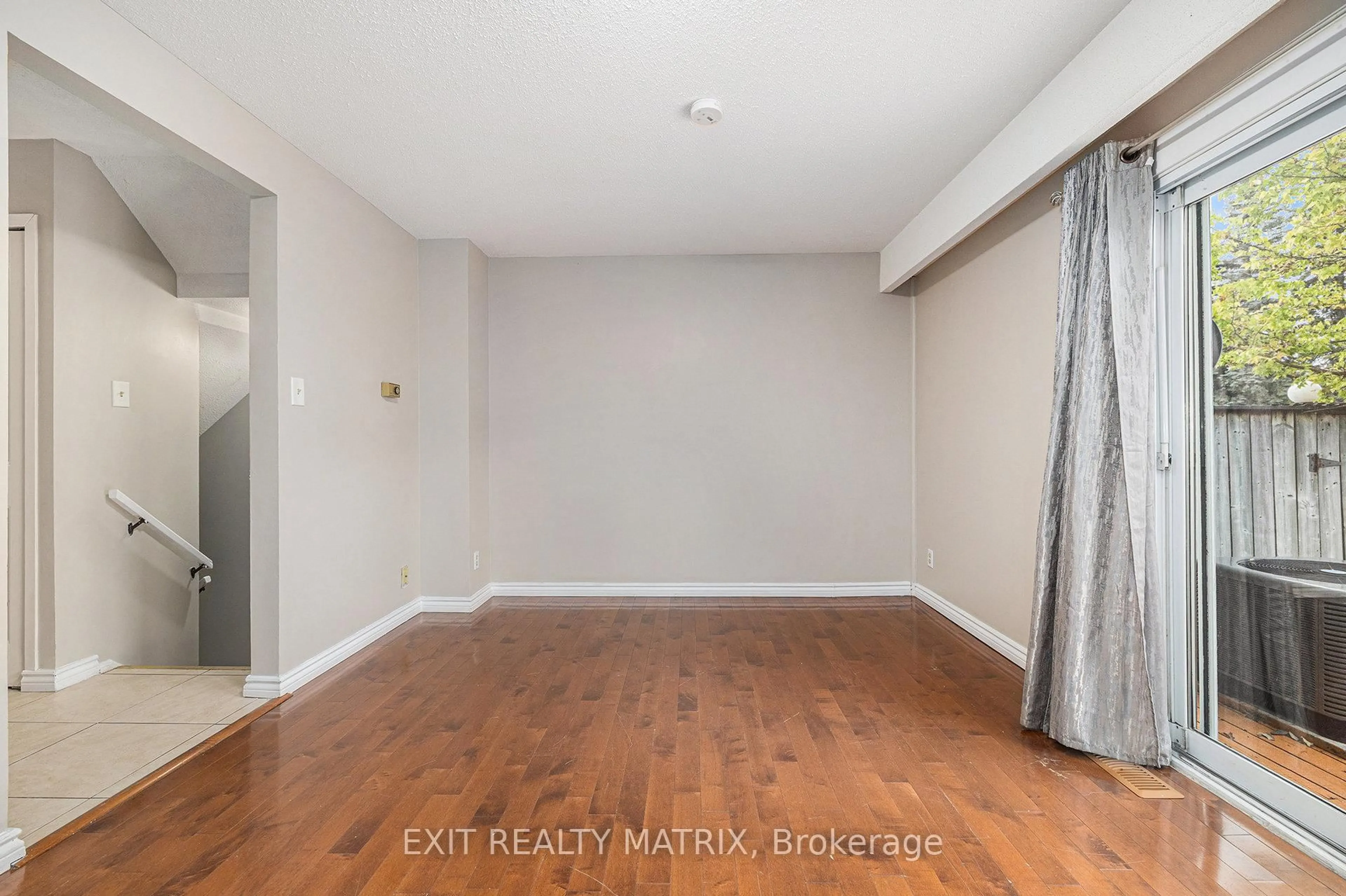 A pic of a room for 23 Pickford Dr, Kanata Ontario K2L 2C1