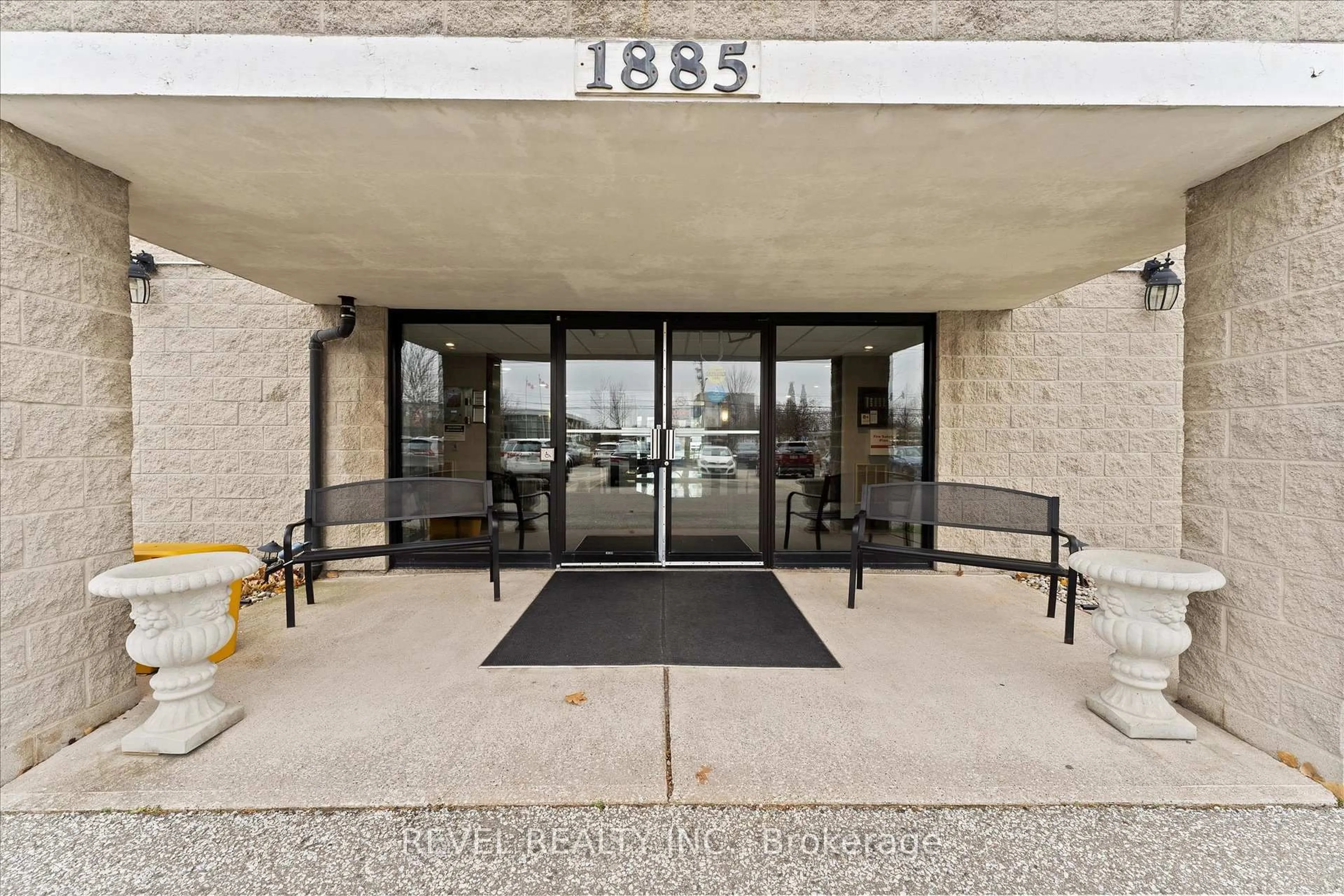 Indoor foyer for 1885 Normandy St #304, LaSalle Ontario N9H 1P9