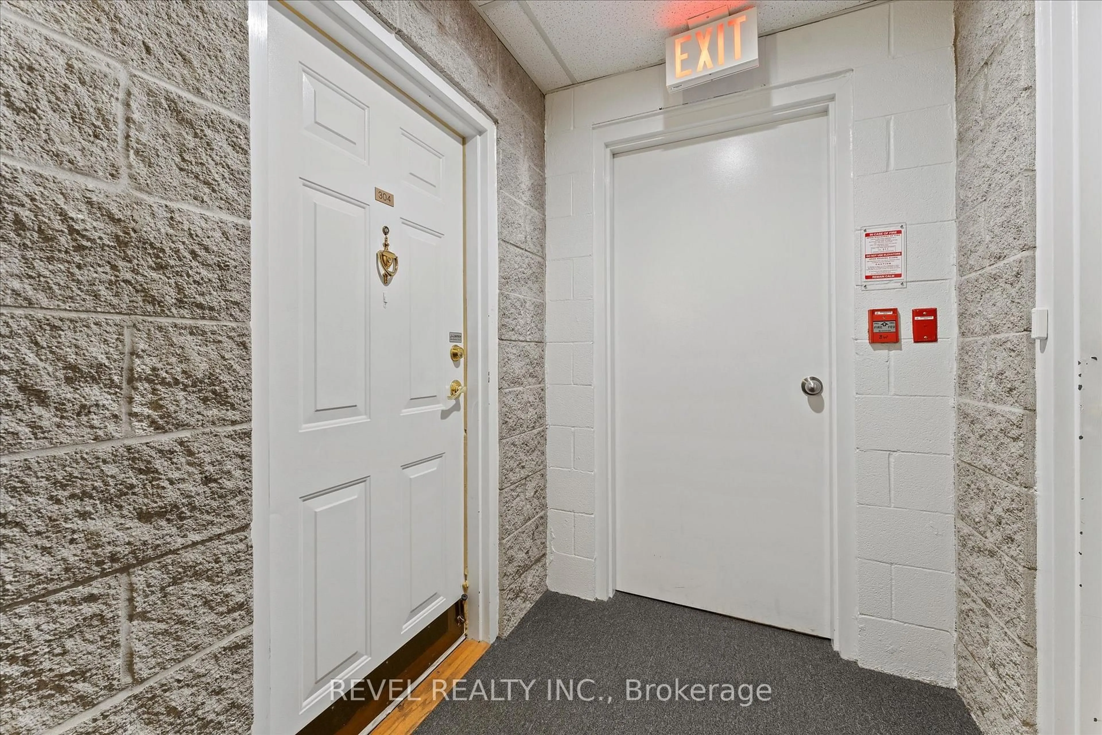 Indoor entryway for 1885 Normandy St #304, LaSalle Ontario N9H 1P9