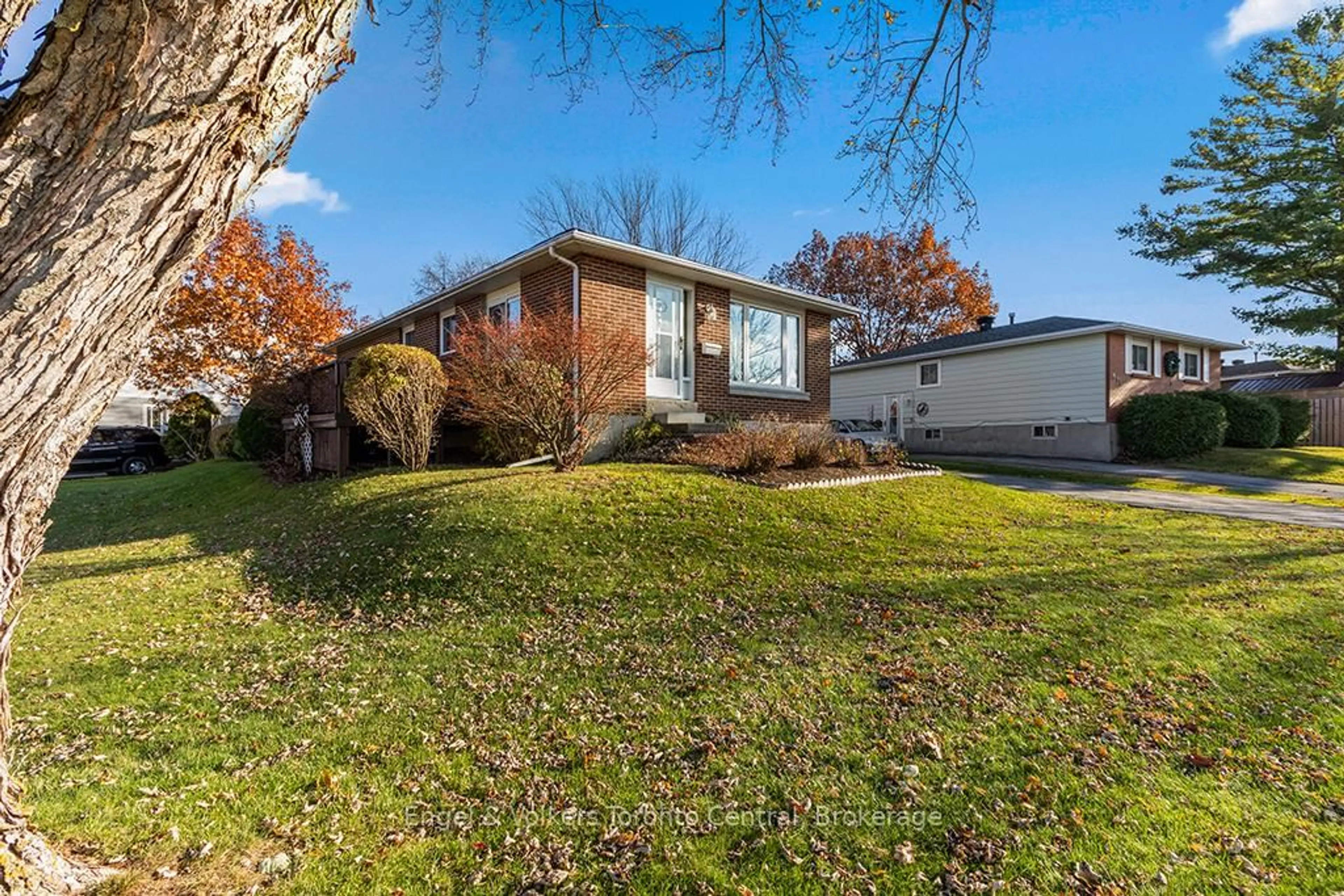 Unknown for 997 15th 'B' St, Owen Sound Ontario N4K 5V7