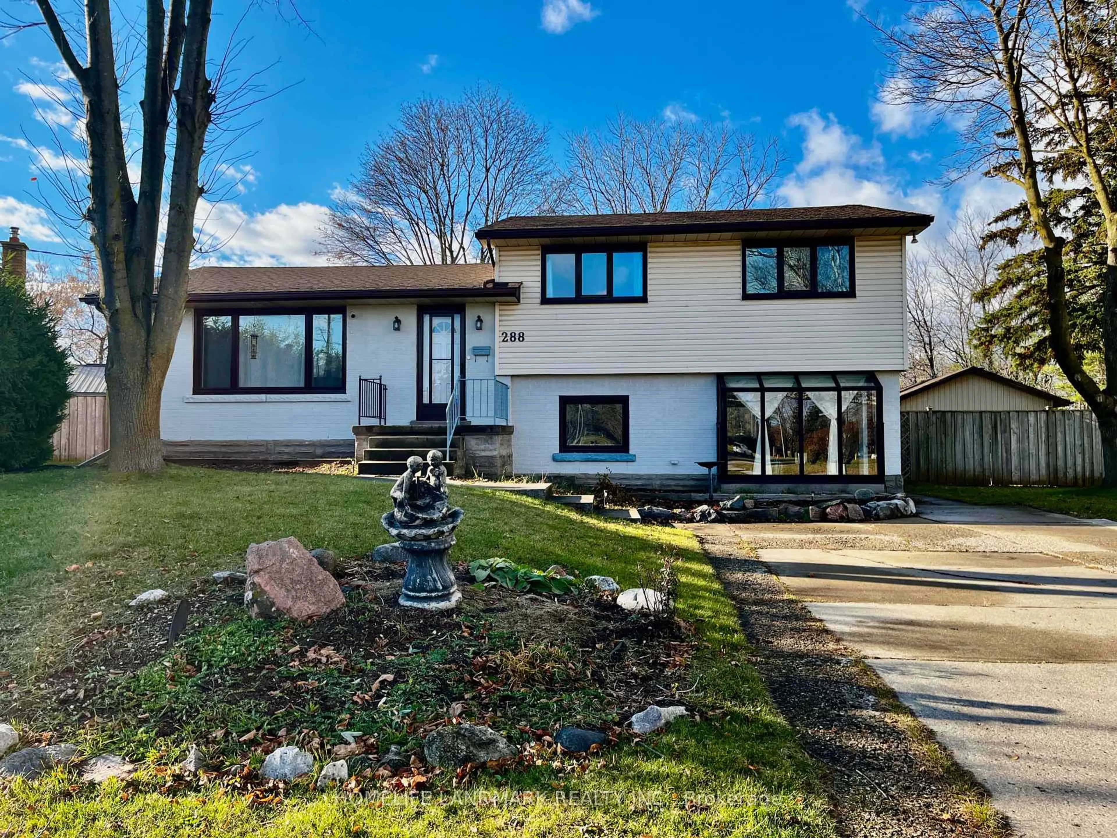 Home with vinyl exterior material, street for 288 Cedar Cres, Cambridge Ontario N1S 1X1